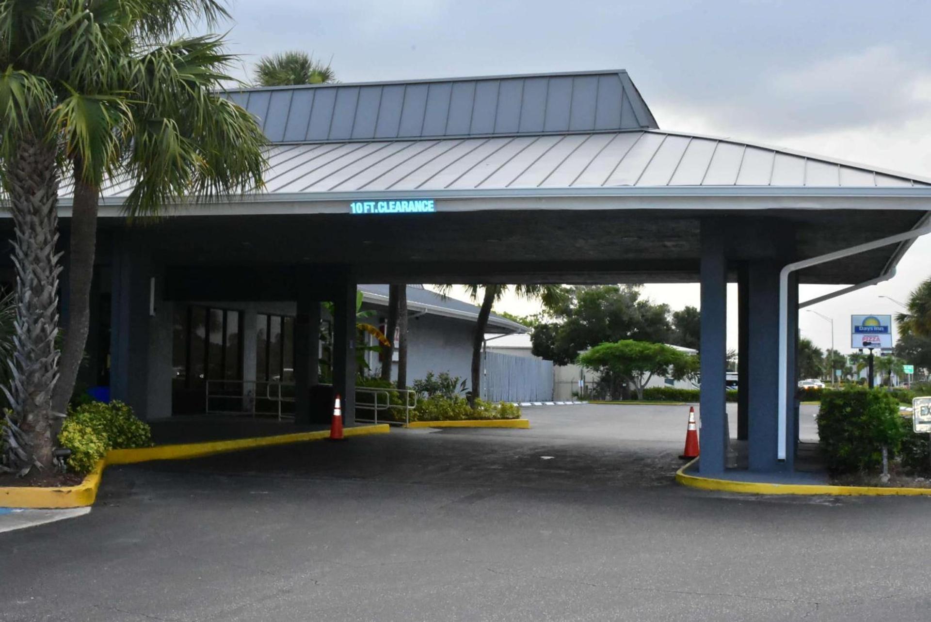 Days Inn by Wyndham Stuart photo 3