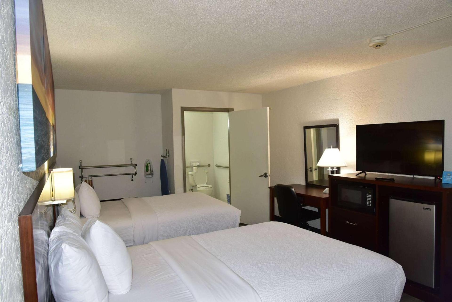 Days Inn by Wyndham Stuart photo 14
