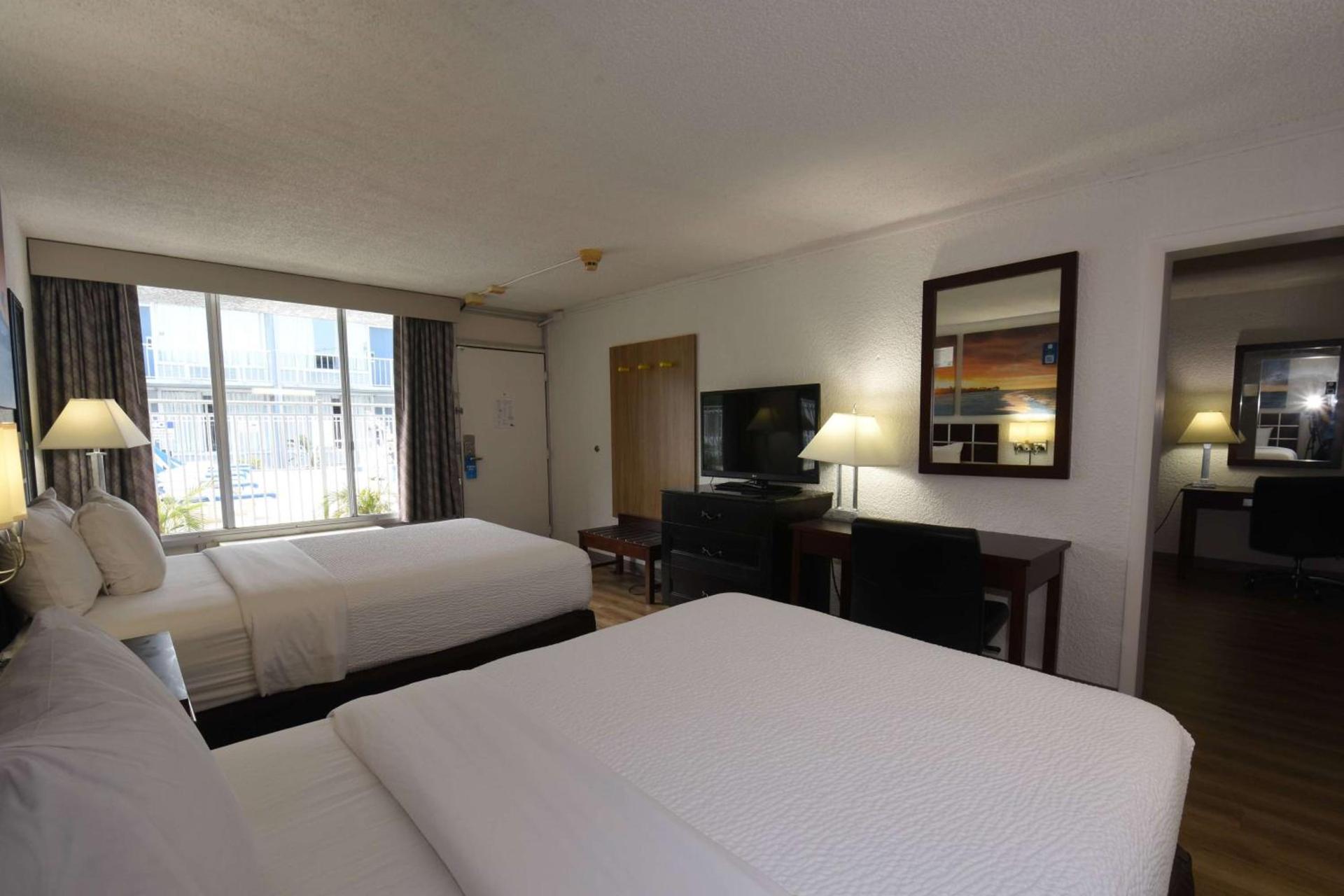 Days Inn by Wyndham Stuart photo 17