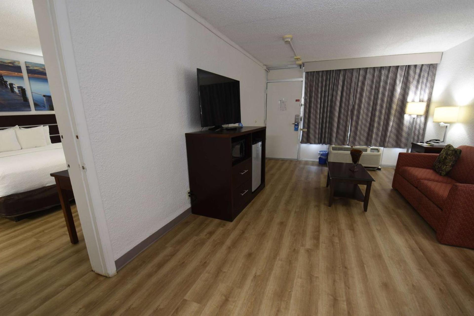 Days Inn by Wyndham Stuart photo 18