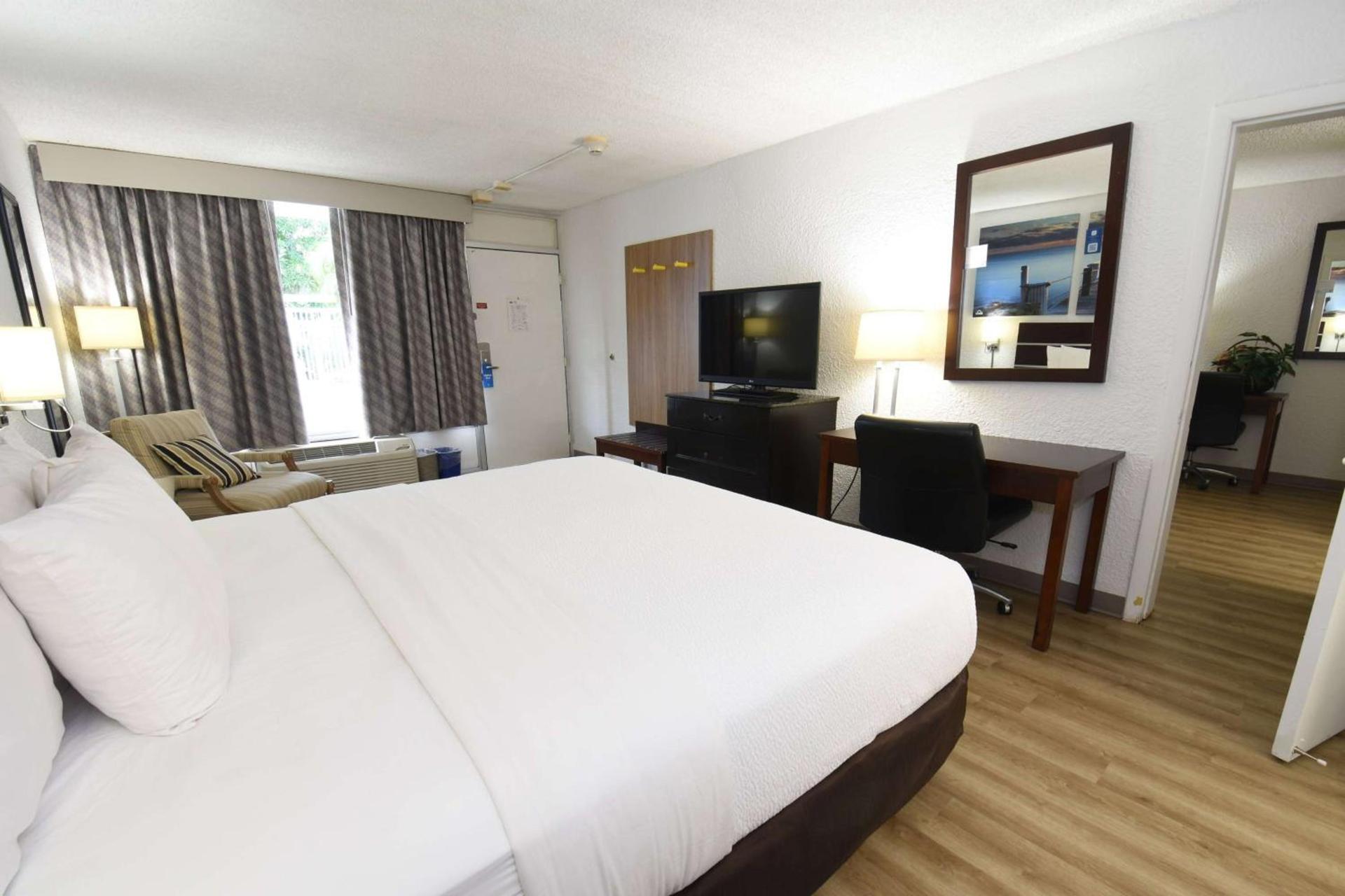 Days Inn by Wyndham Stuart photo 19