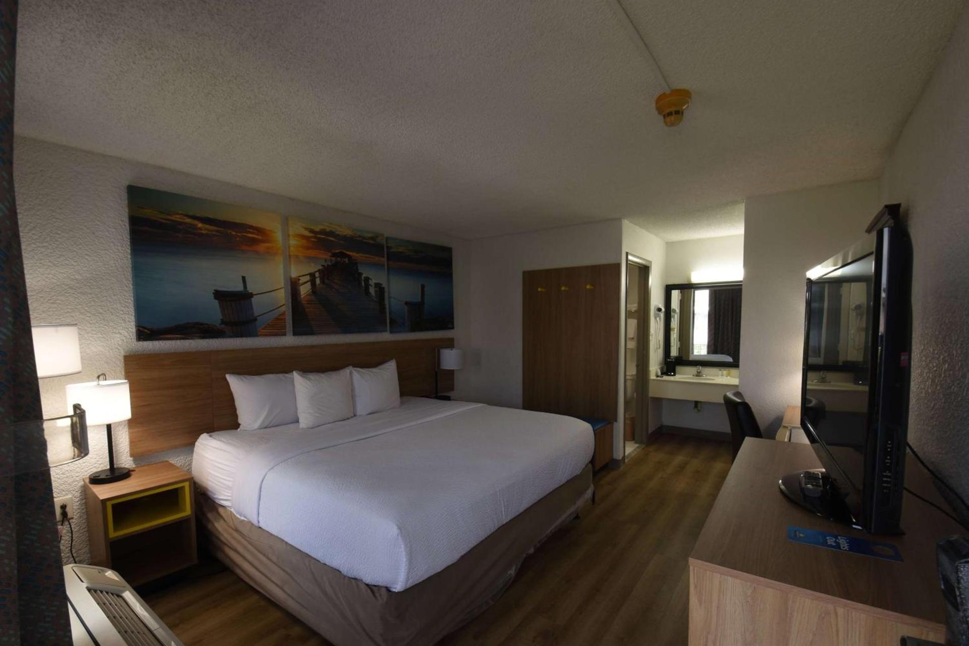 Days Inn by Wyndham Stuart photo 21