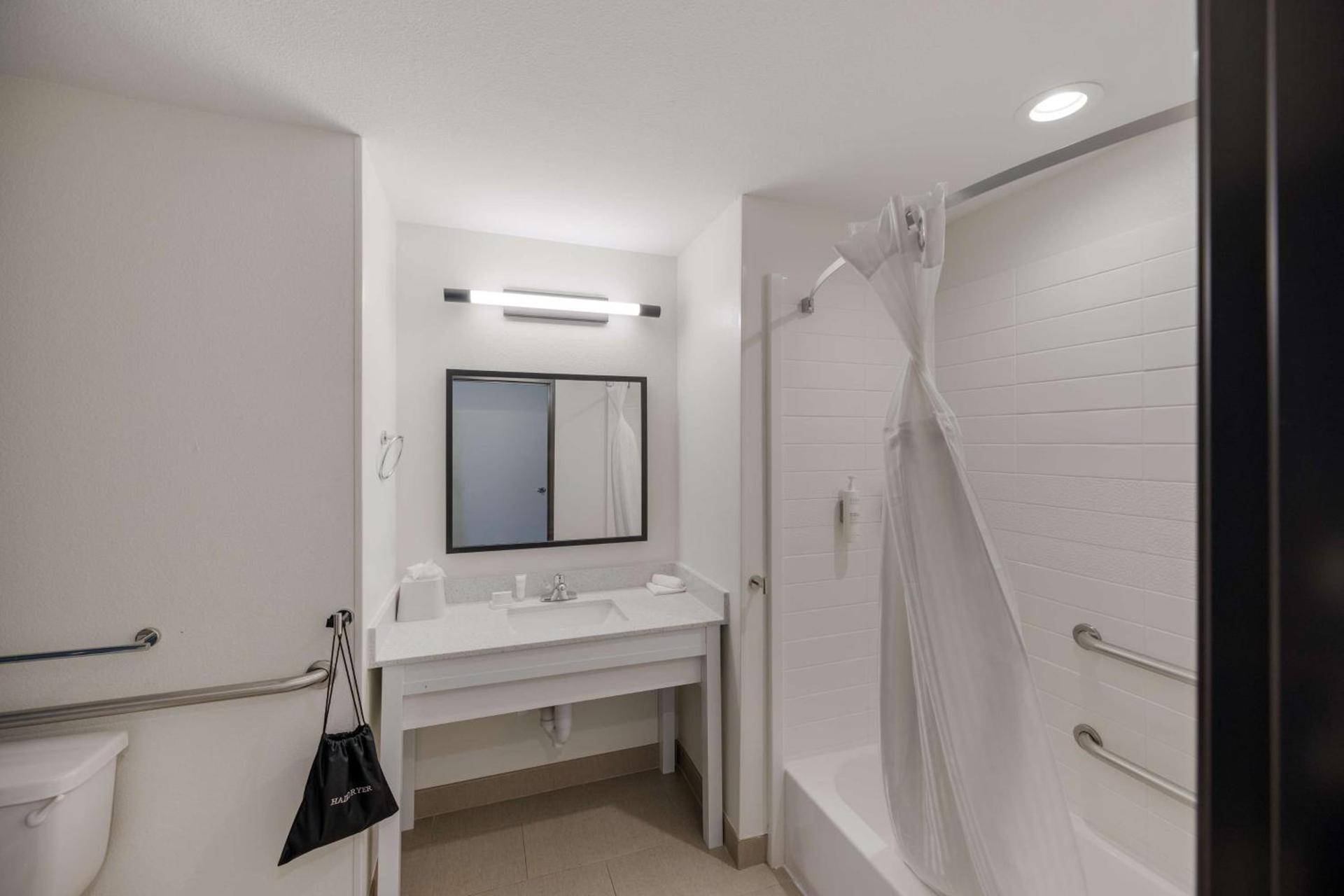 Spark by Hilton Midland South photo 16