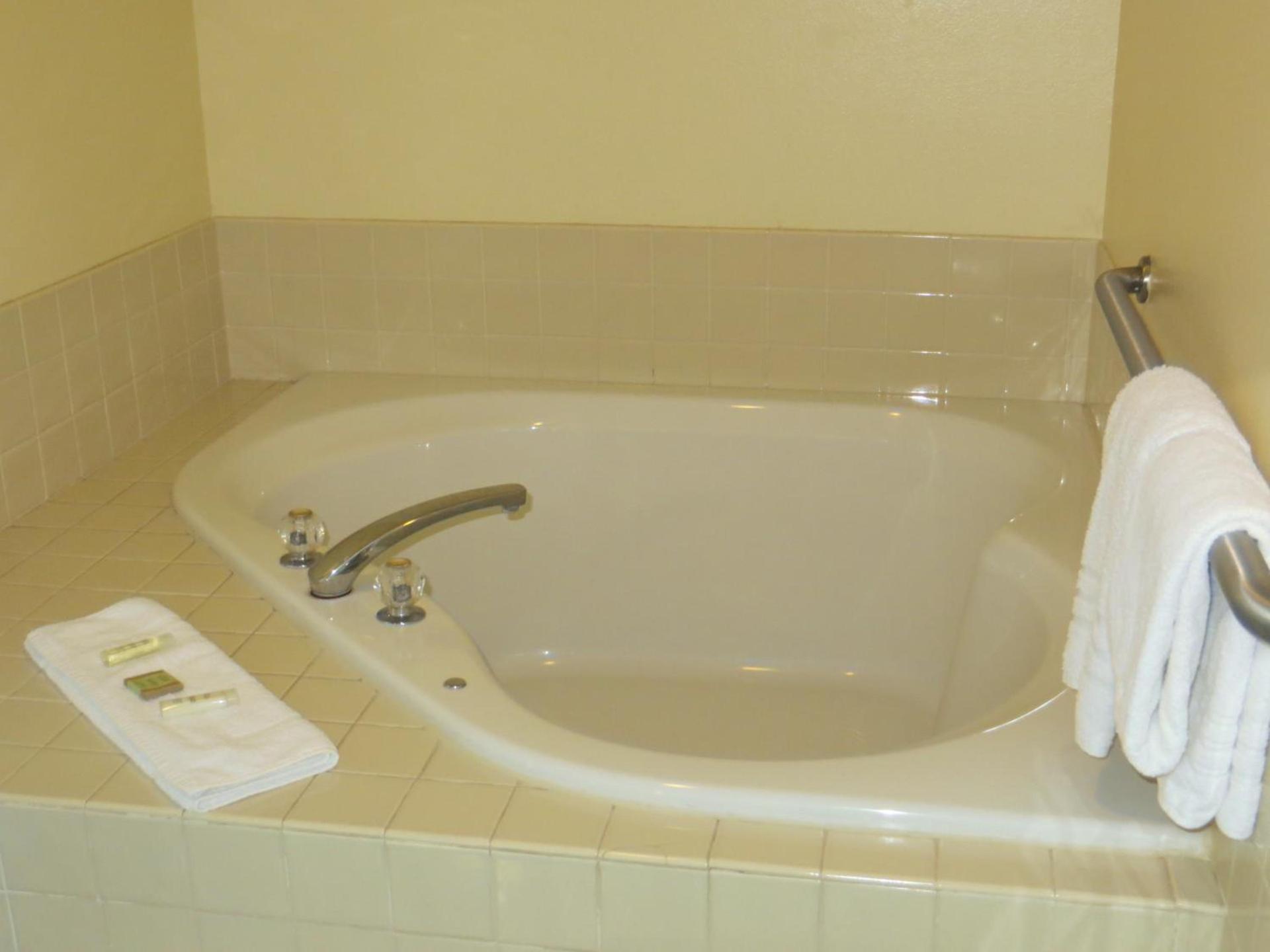 Super 8 by Wyndham Hastings photo 22
