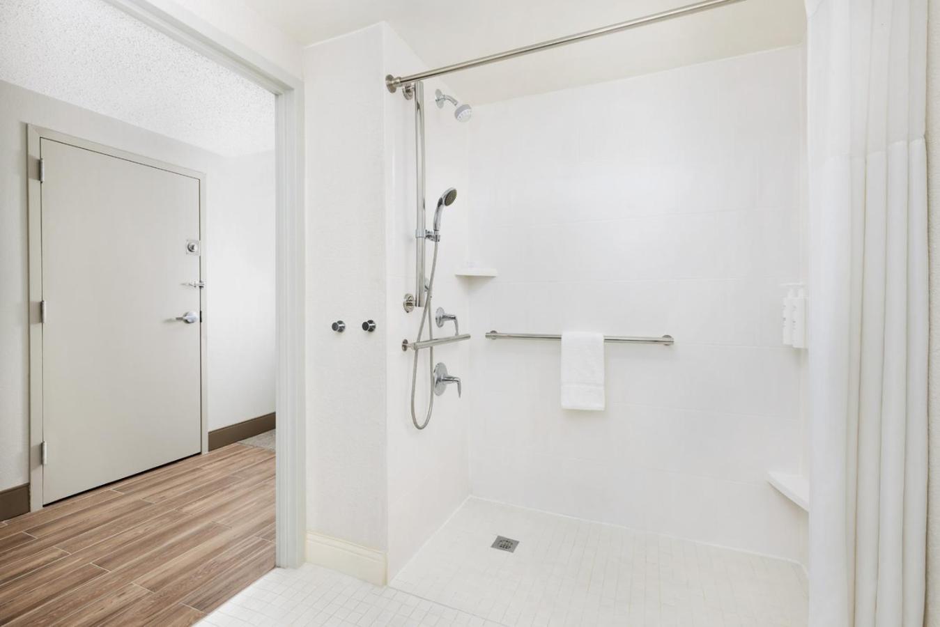 Hampton Inn Long Island/Islandia photo 31