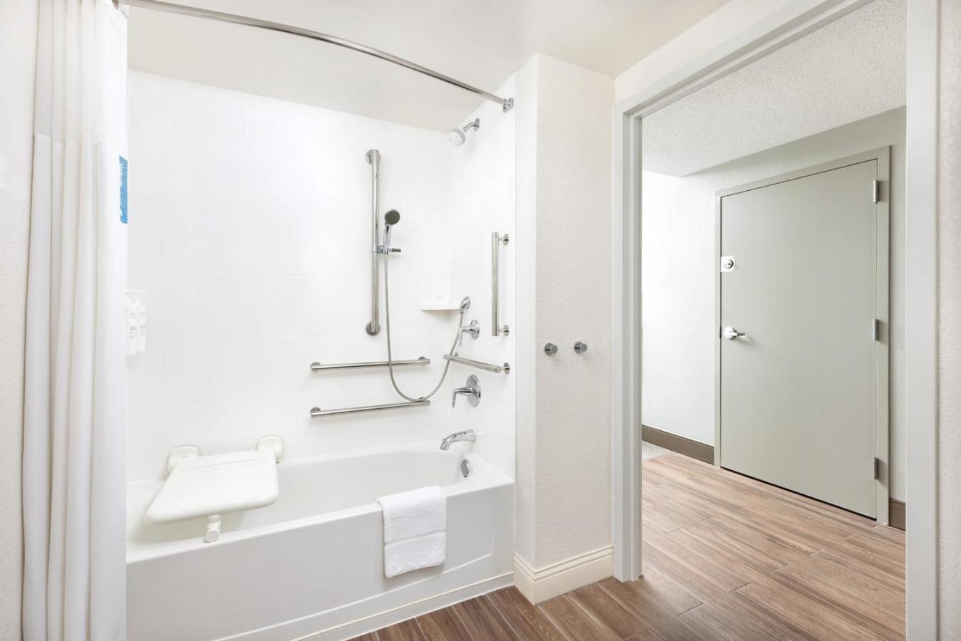 Hampton Inn Long Island/Islandia photo 32