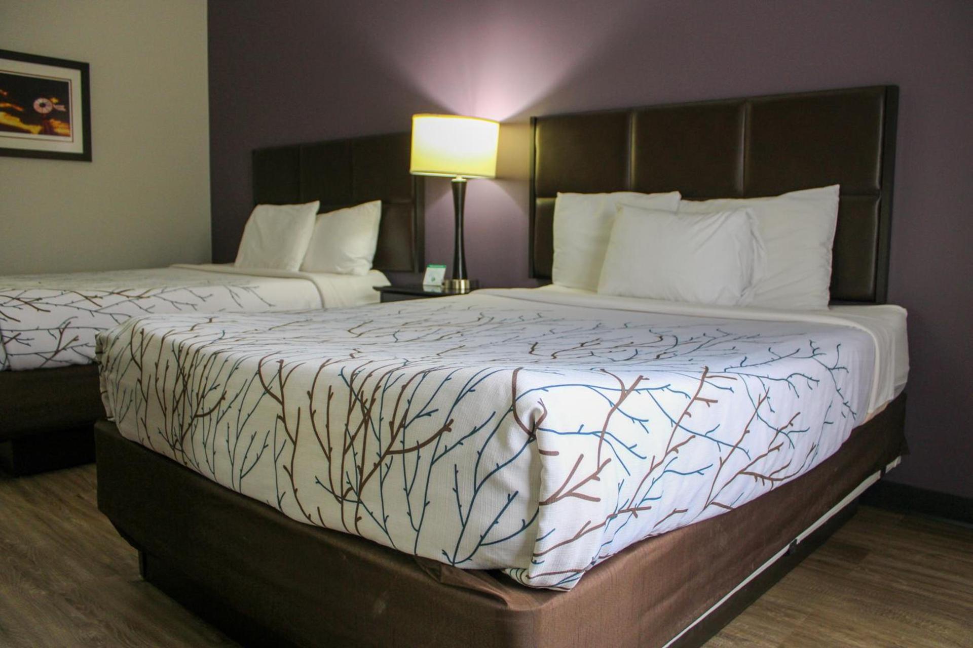 Parkwood Inn & Suites photo 22