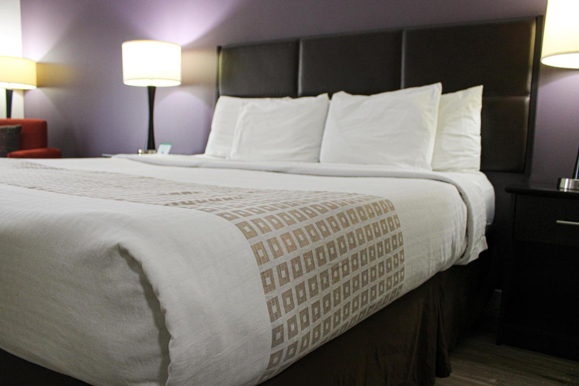 Parkwood Inn & Suites photo 24