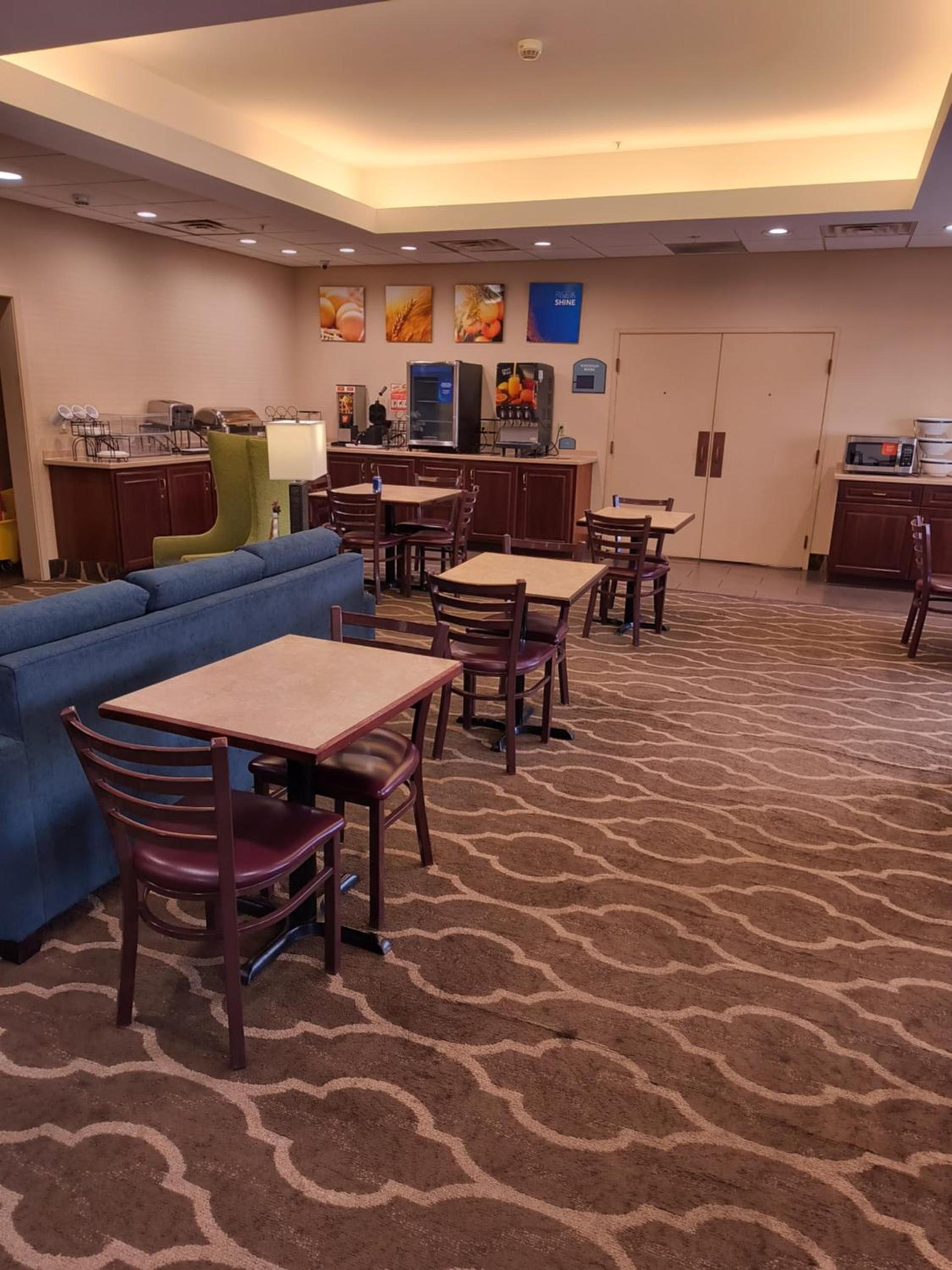 Comfort Inn & Suites photo 27