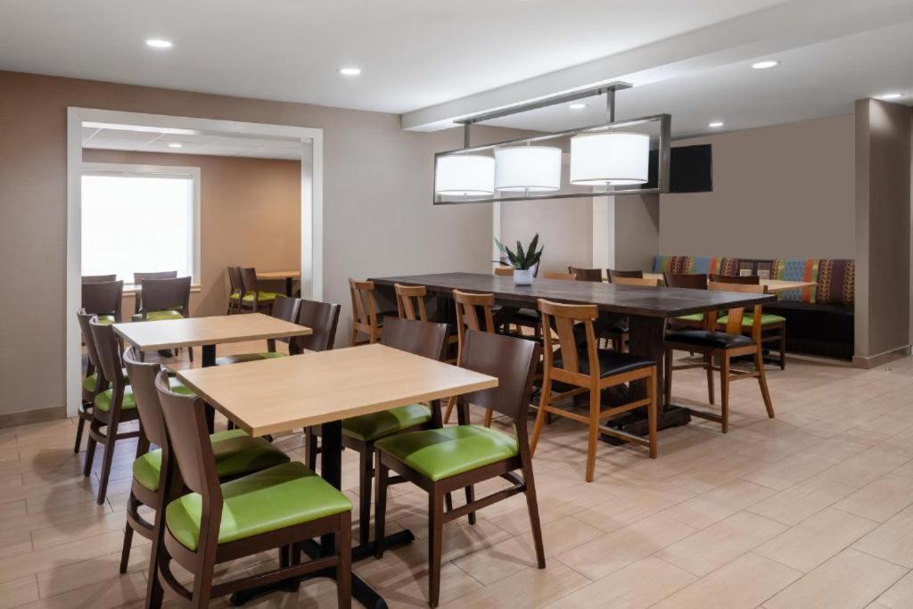 Garner Hotel Macon West by IHG photo 3