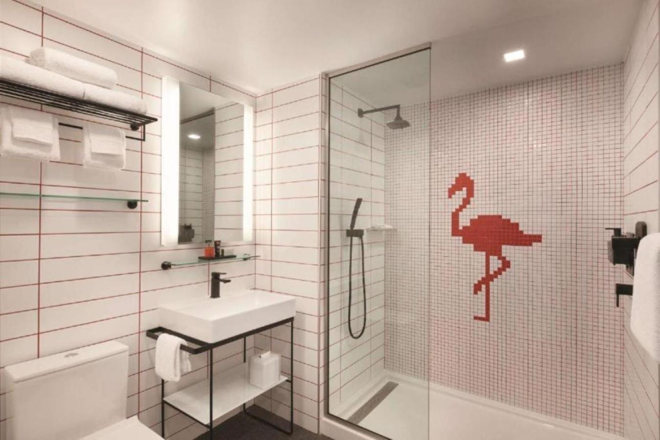 Radisson RED Miami Airport photo 33