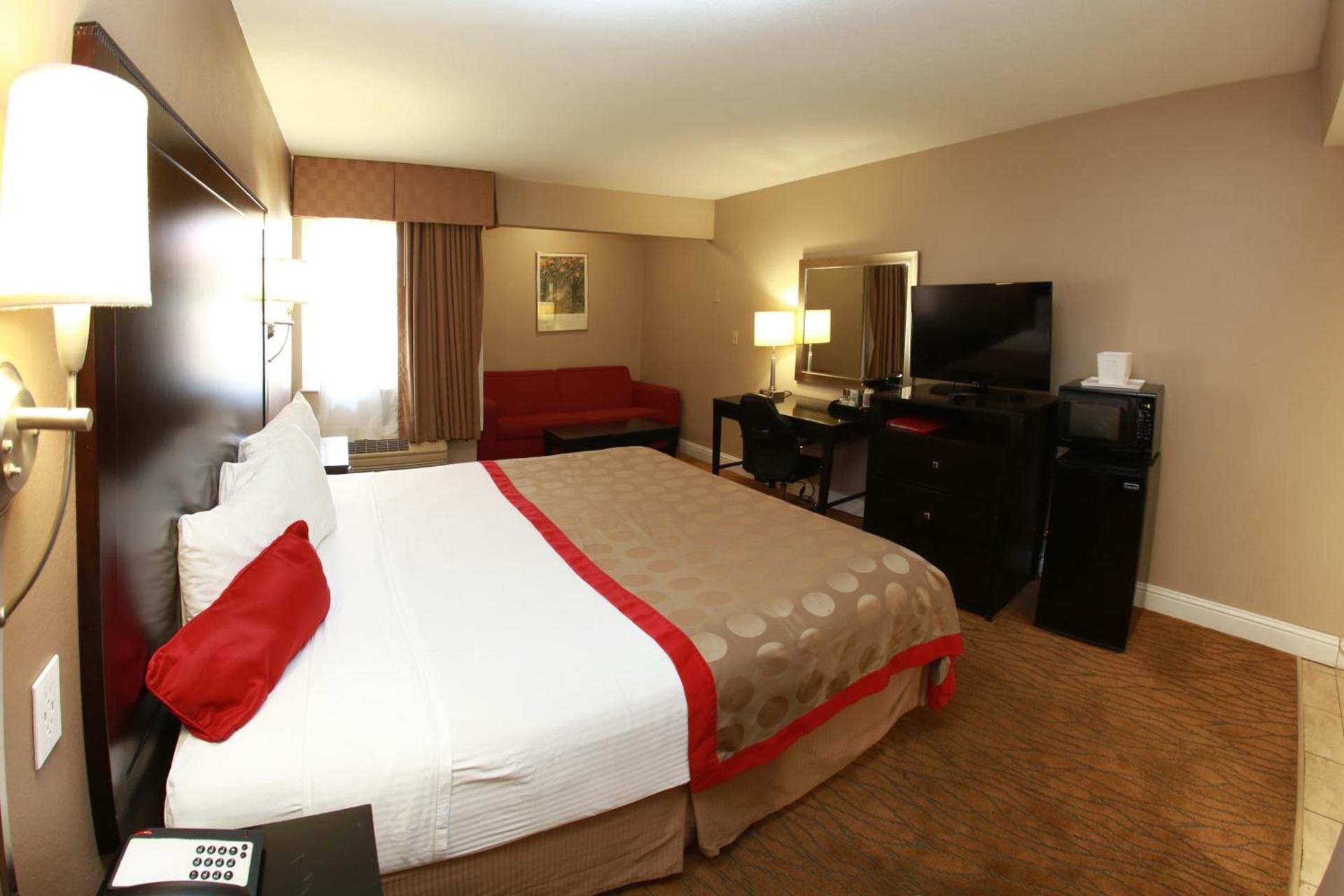 Ramada by Wyndham Fresno North photo 25