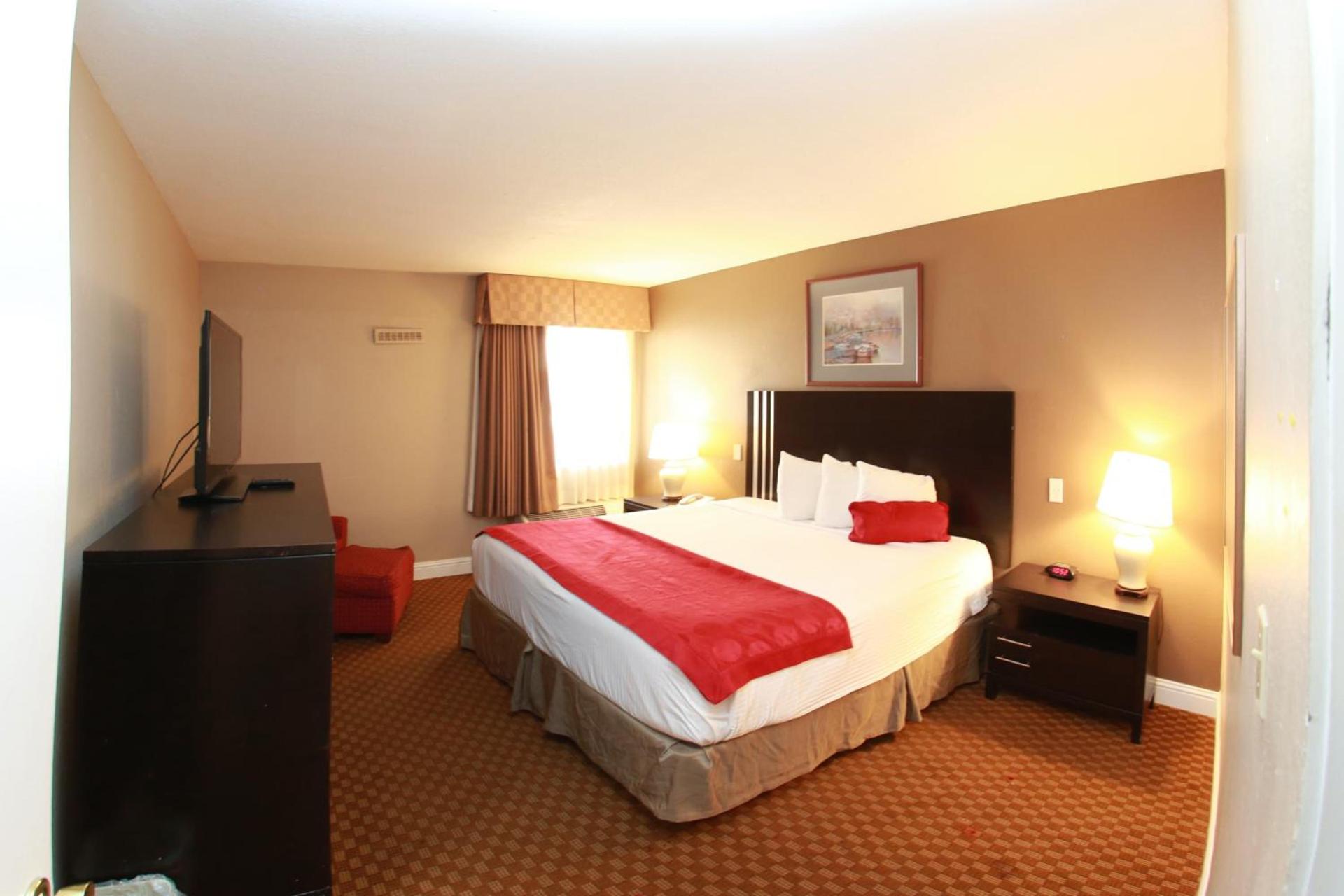 Ramada by Wyndham Fresno North photo 26