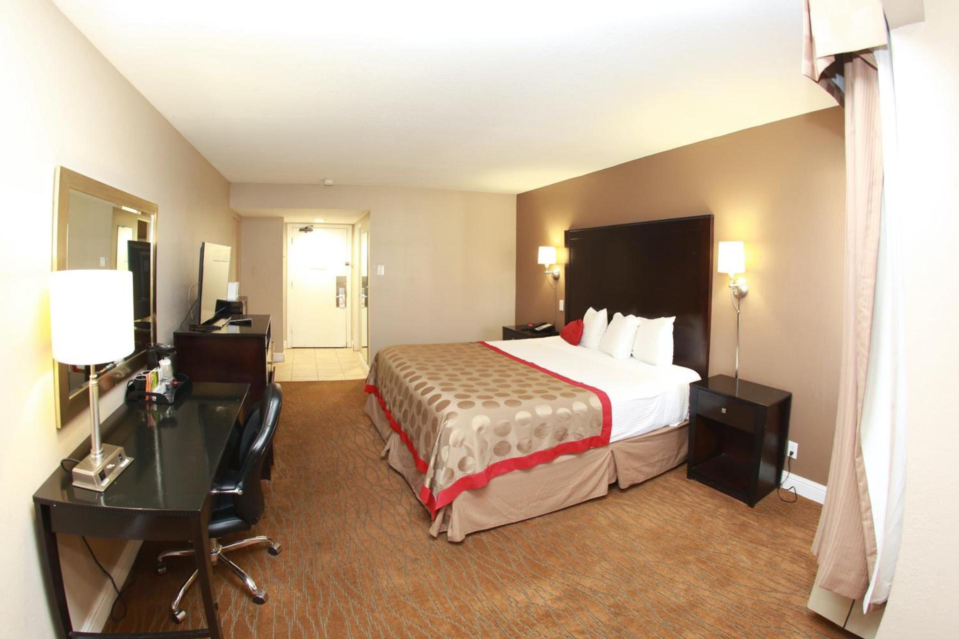 Ramada by Wyndham Fresno North photo 40