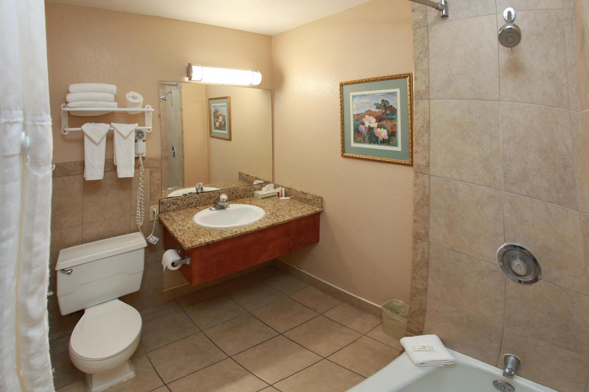 Ramada by Wyndham Fresno North photo 57