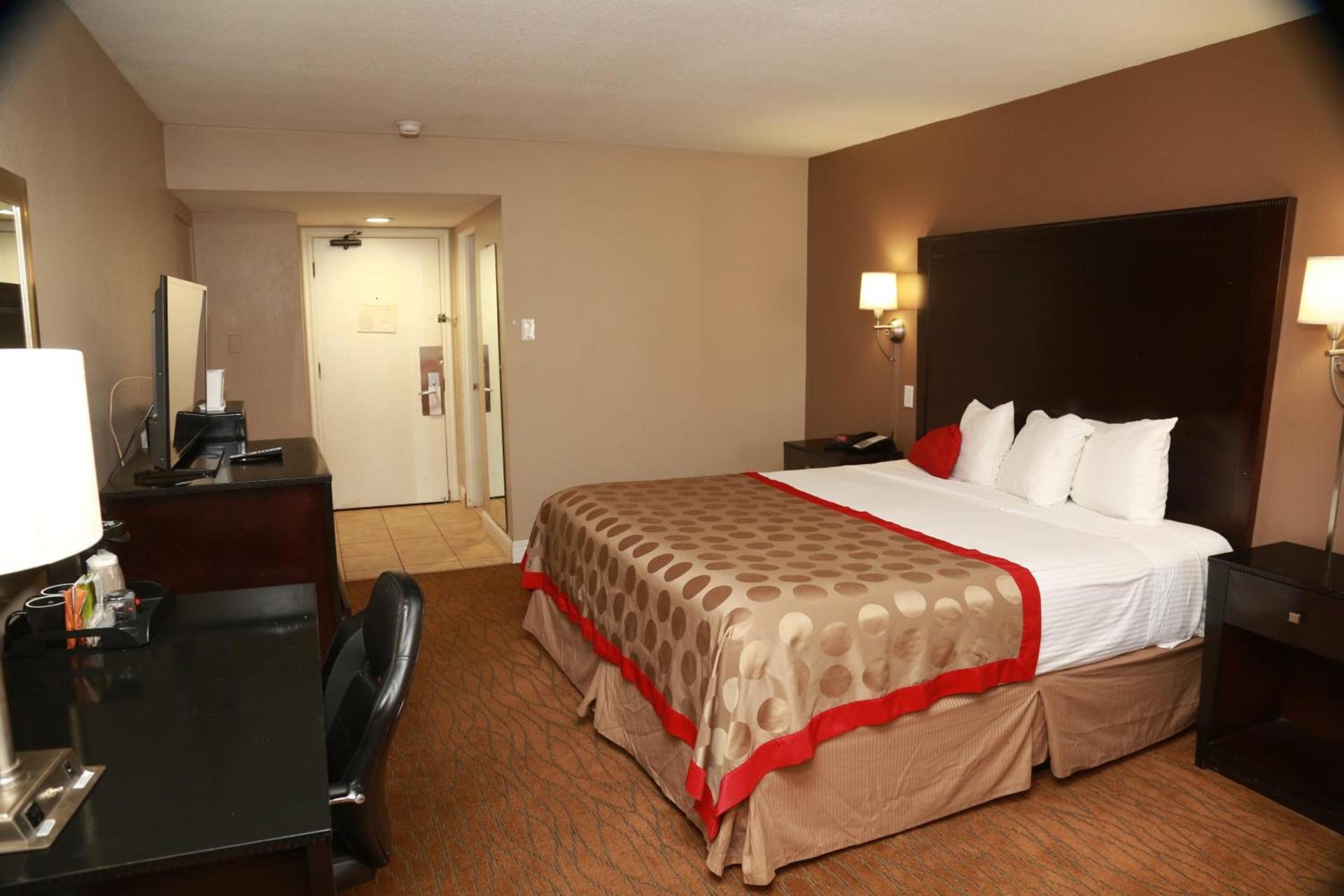 Ramada by Wyndham Fresno North photo 49