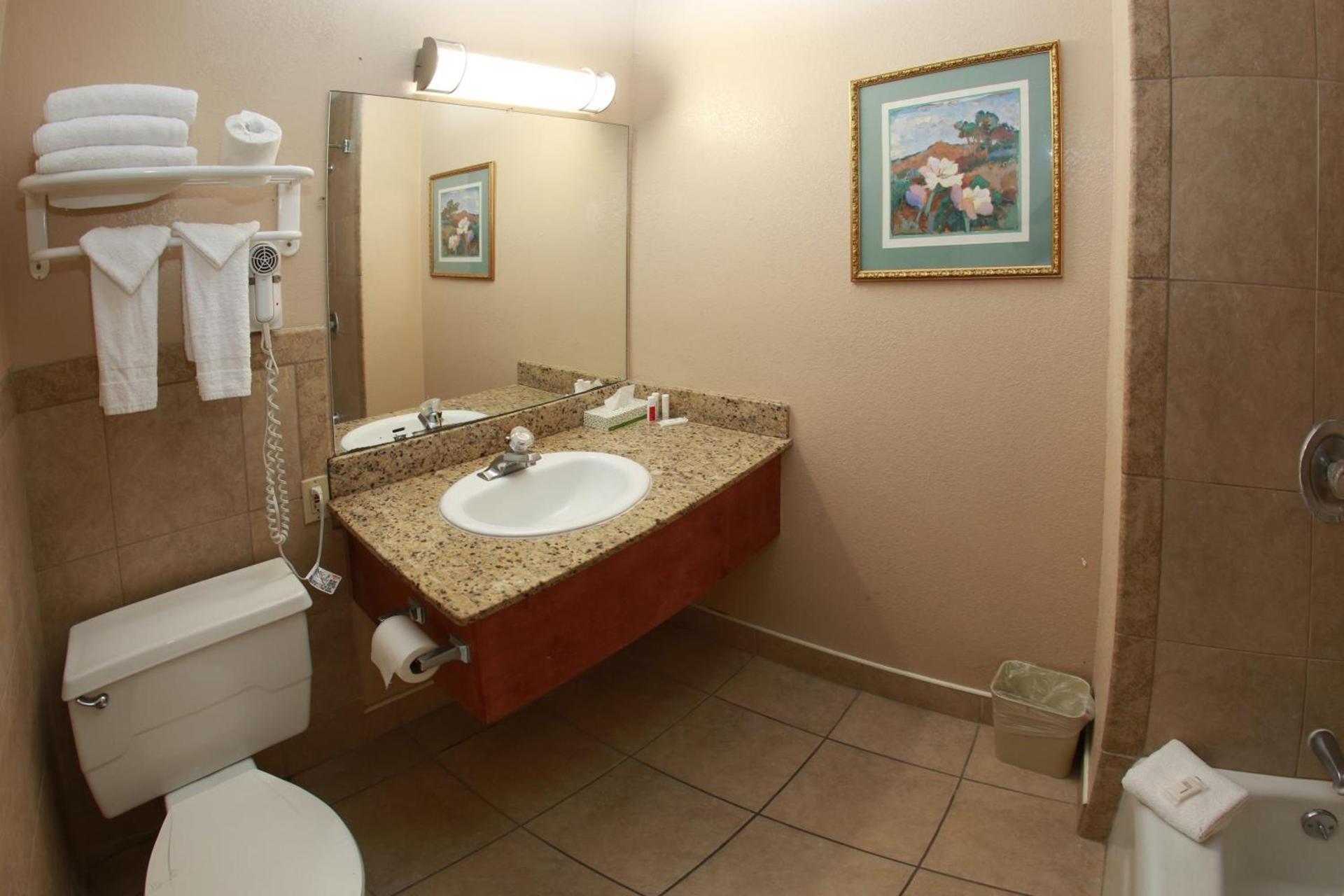 Ramada by Wyndham Fresno North photo 71