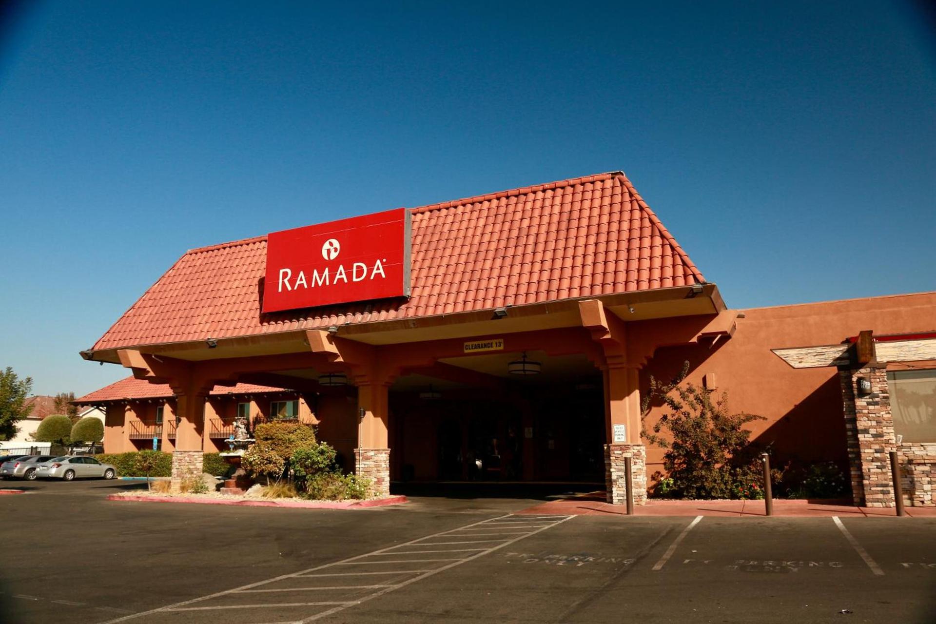 Ramada by Wyndham Fresno North photo 59