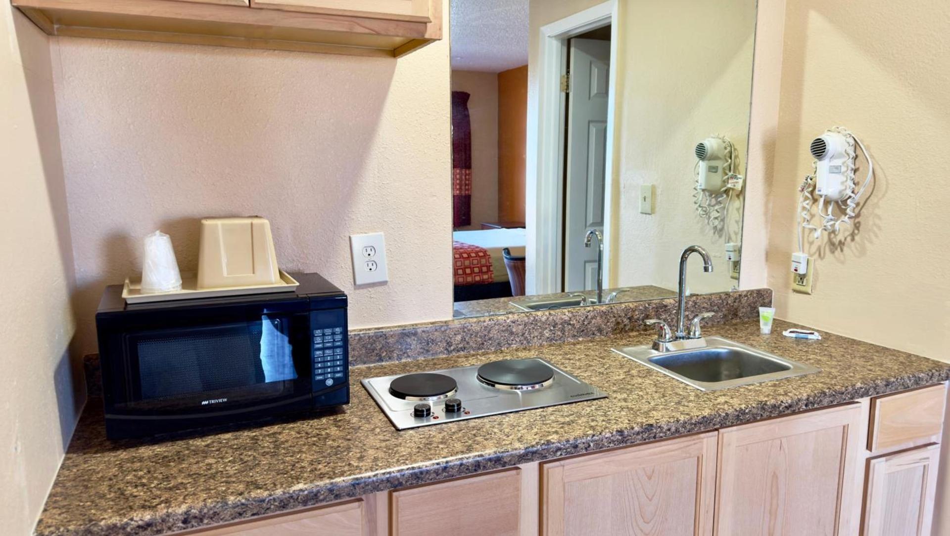 Regency Inn Hondo photo 19