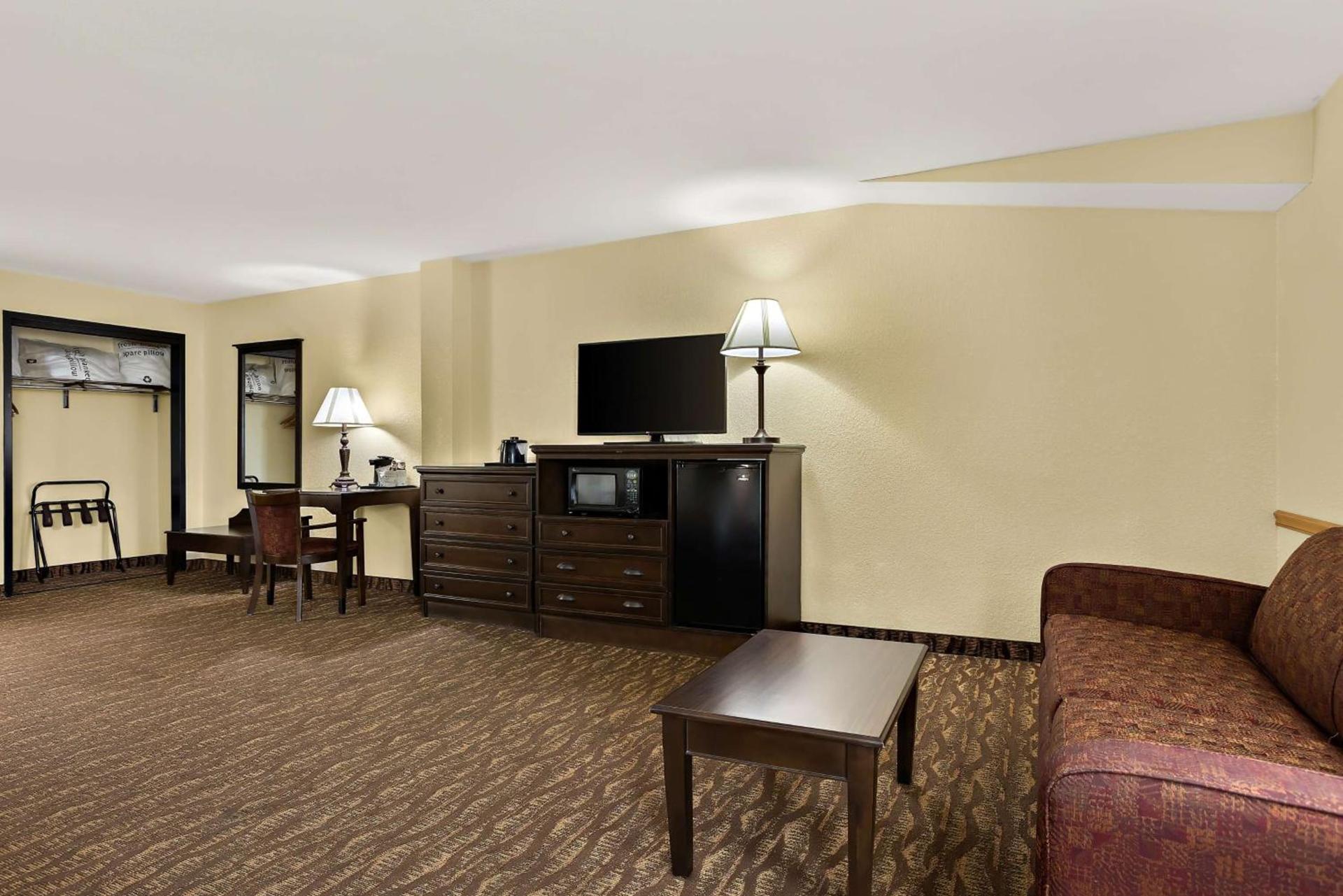 Best Western Center Pointe Inn photo 8