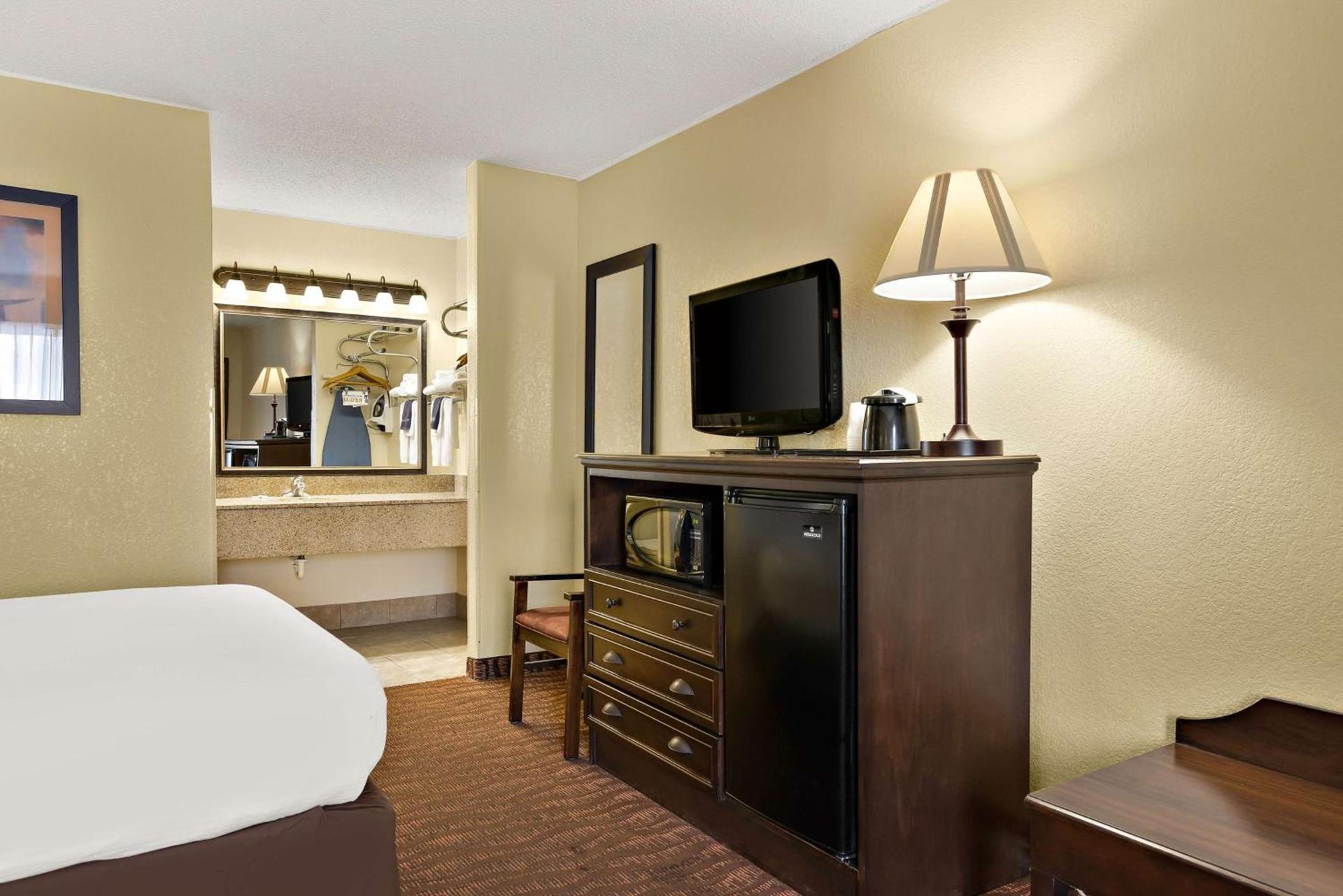 Best Western Center Pointe Inn photo 26