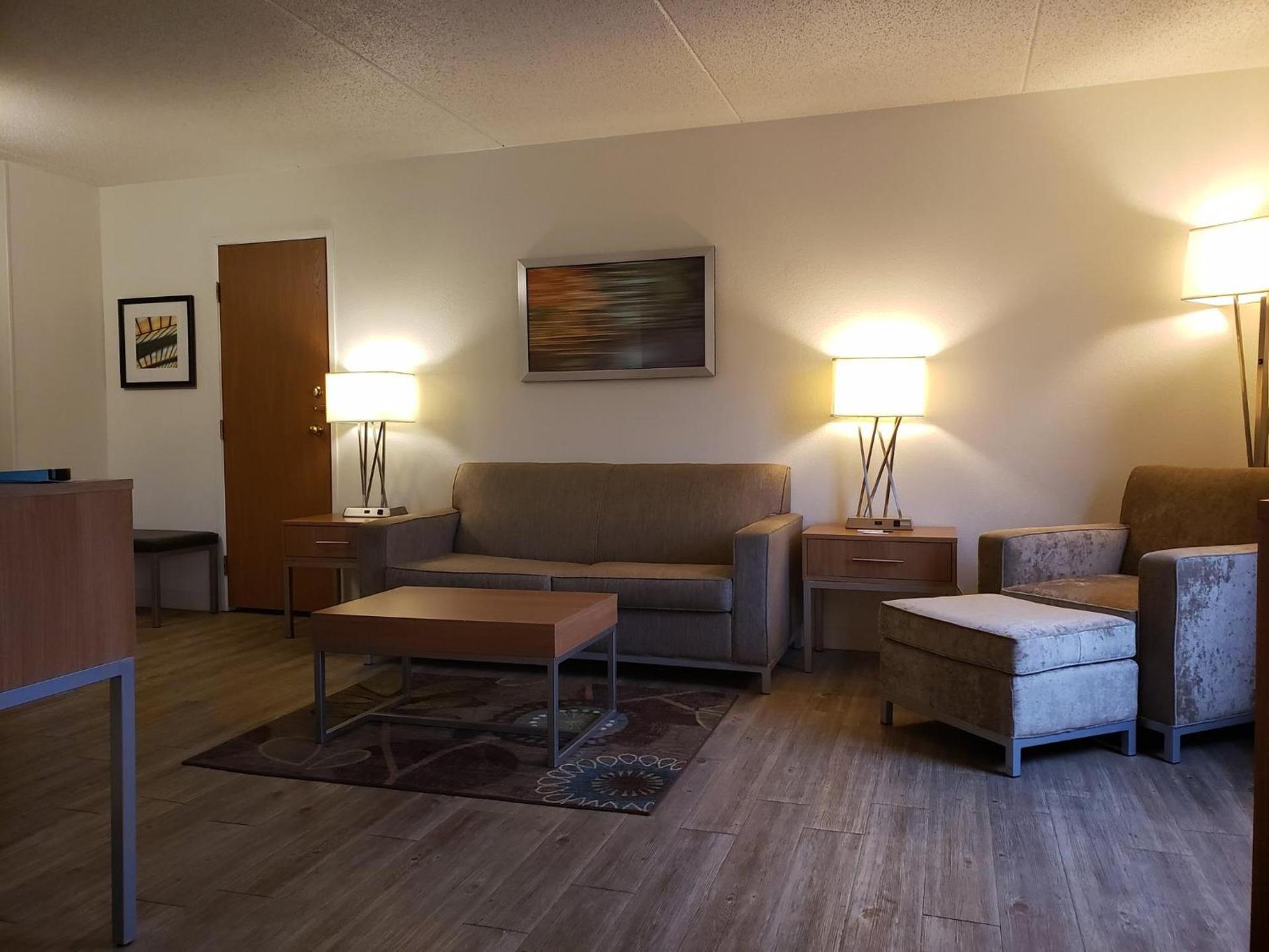Holiday Inn Express Hotel Pittsburgh-North/Harmarville by IHG photo 40