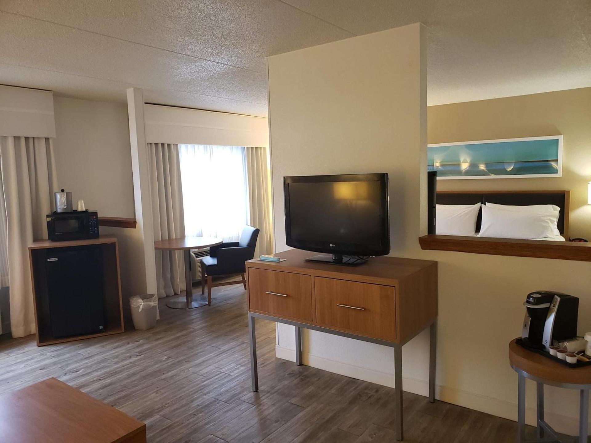 Holiday Inn Express Hotel Pittsburgh-North/Harmarville by IHG photo 47