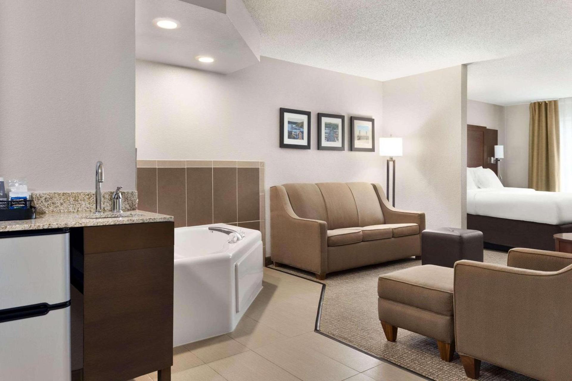 Country Inn & Suites by Radisson, Stillwater, MN photo 21