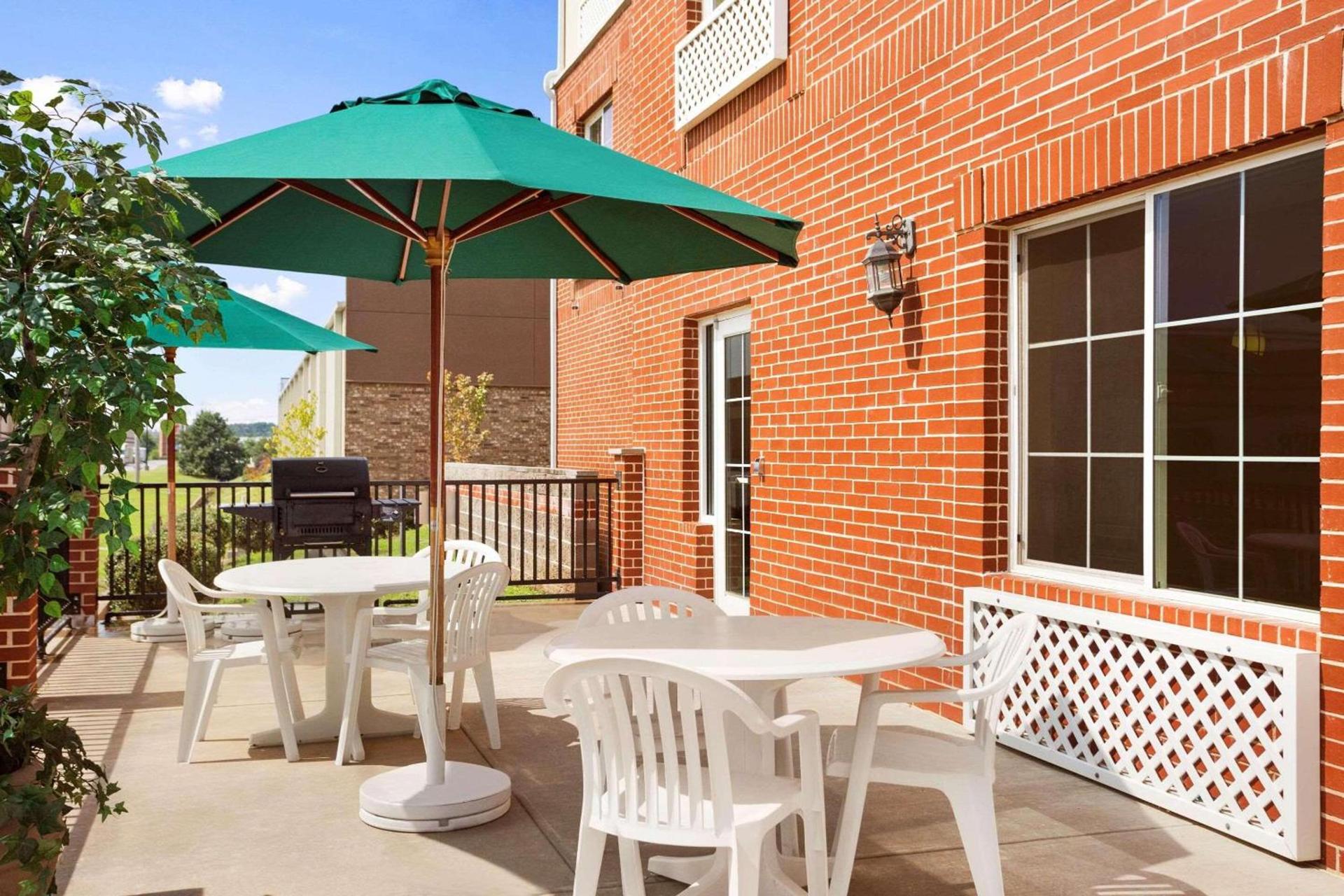 Country Inn & Suites by Radisson, Conway, AR photo 2