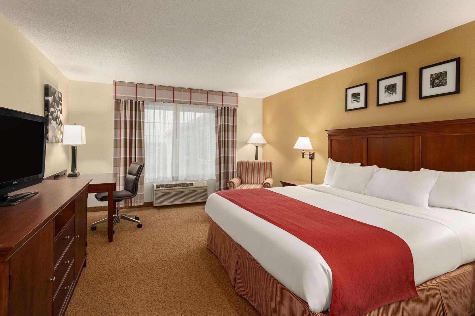 Country Inn & Suites by Radisson, Ames, IA photo 4