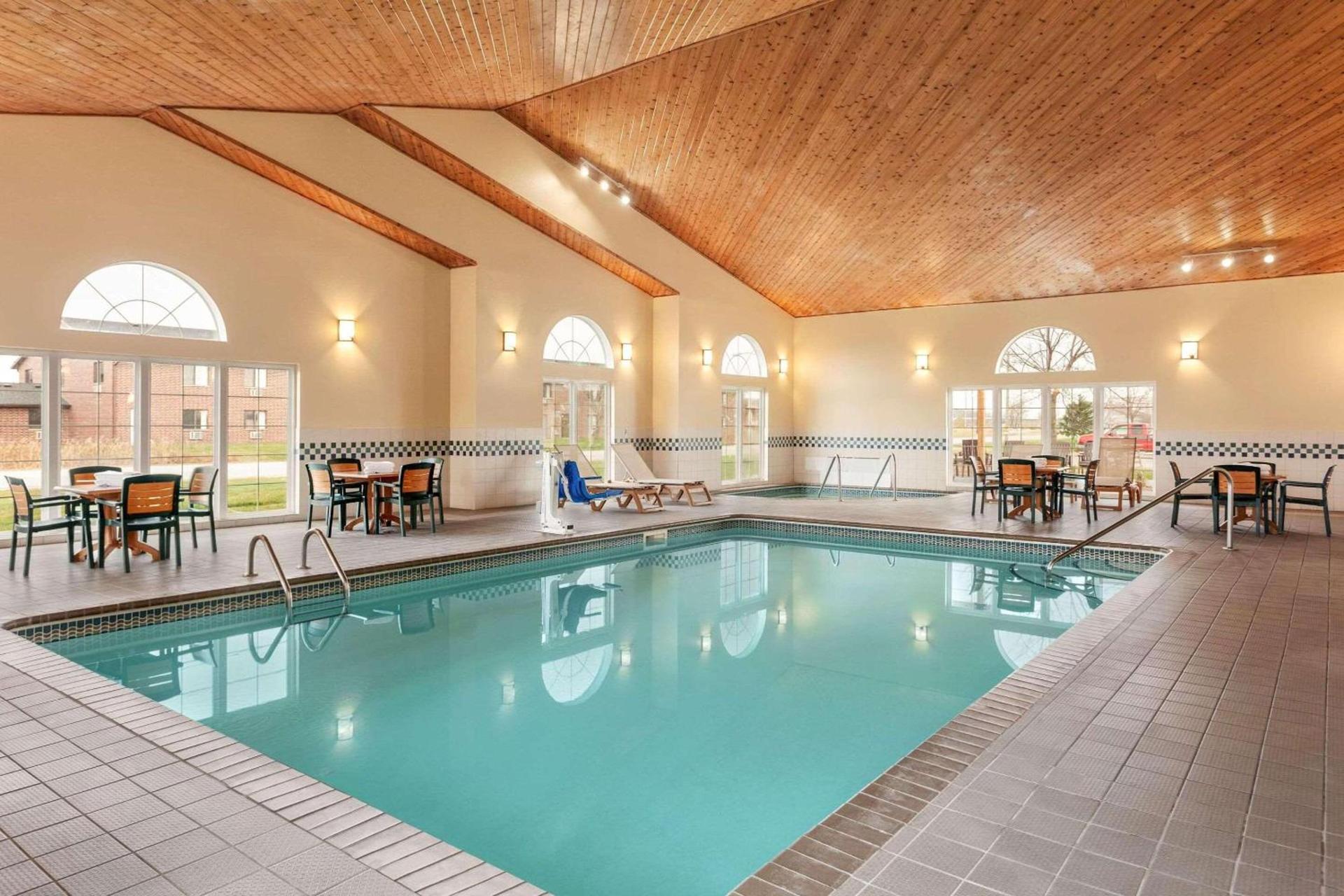 Country Inn & Suites by Radisson, Ames, IA photo 8
