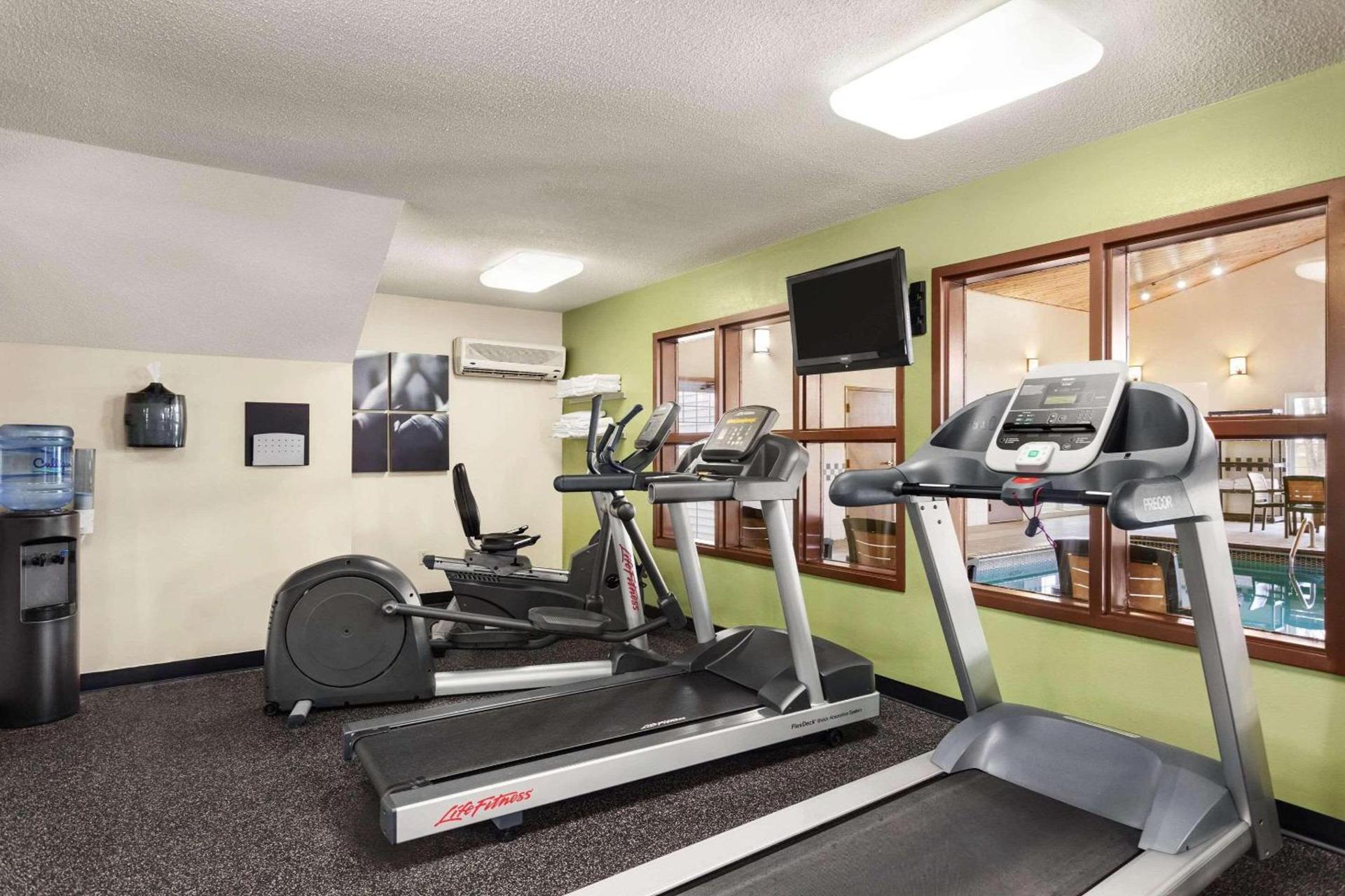 Country Inn & Suites by Radisson, Ames, IA photo 9