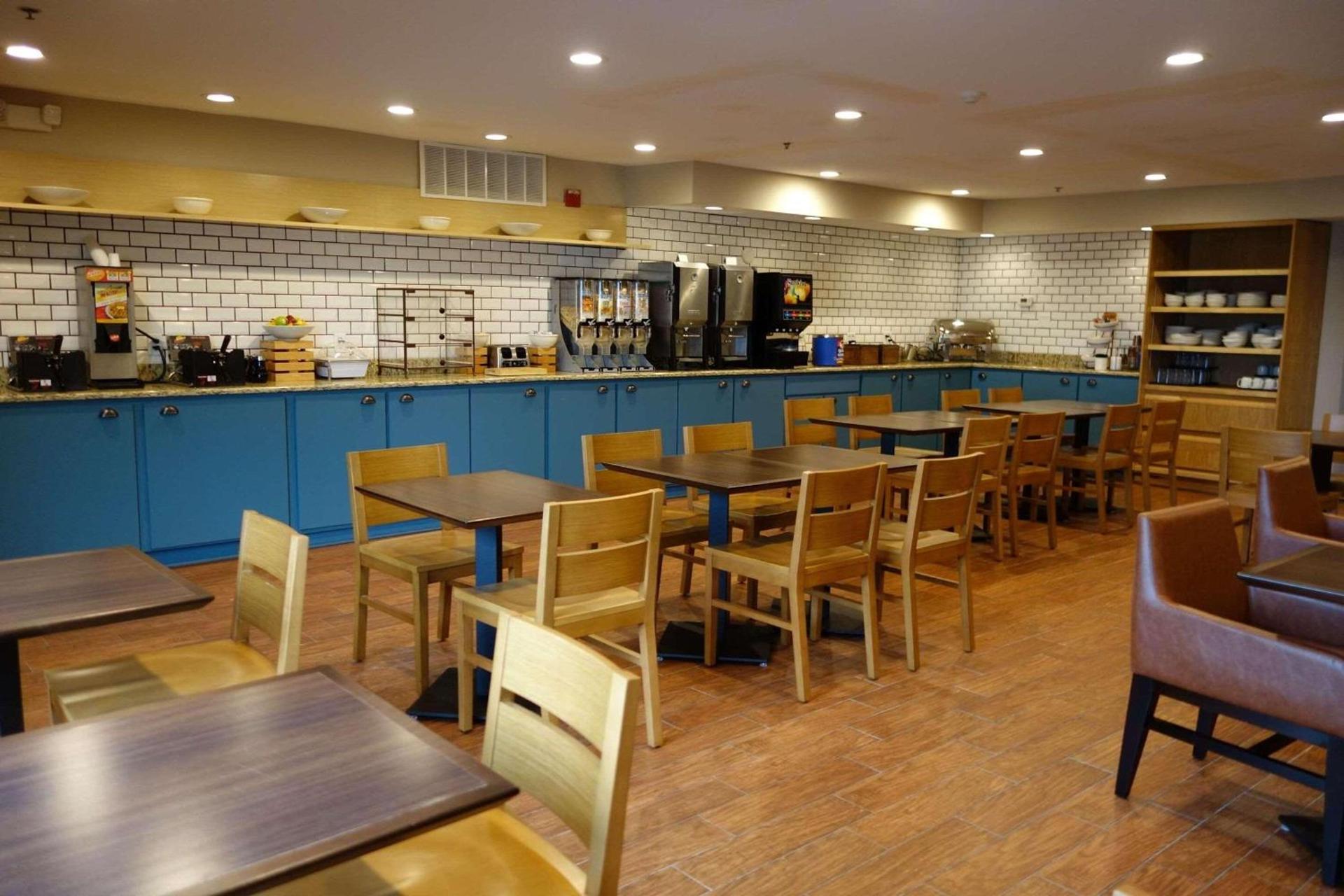 Country Inn & Suites by Radisson, Ames, IA photo 12