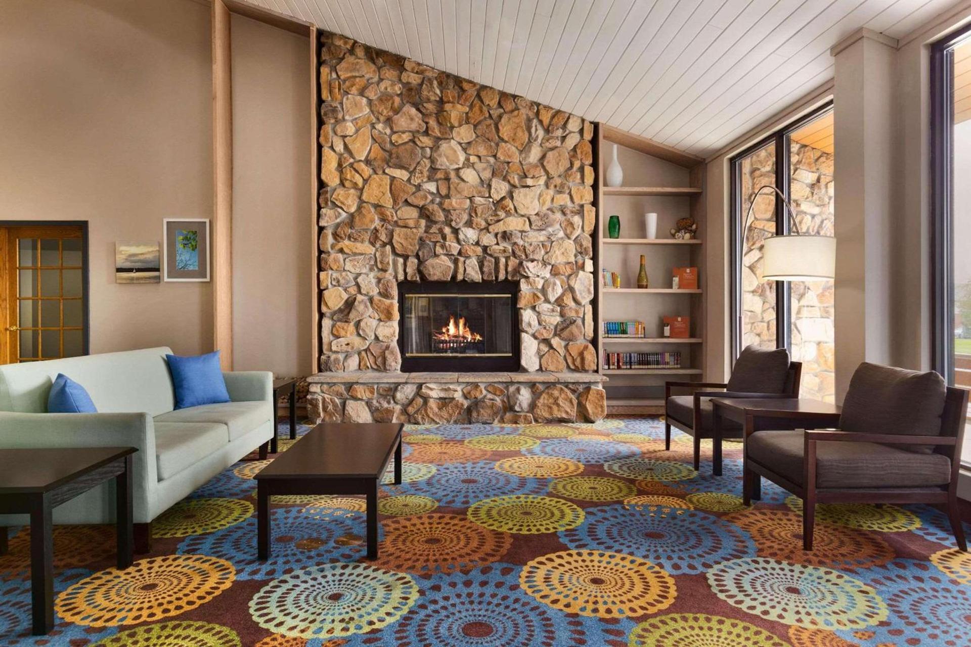 Country Inn & Suites by Radisson, Mishawaka, IN photo 3