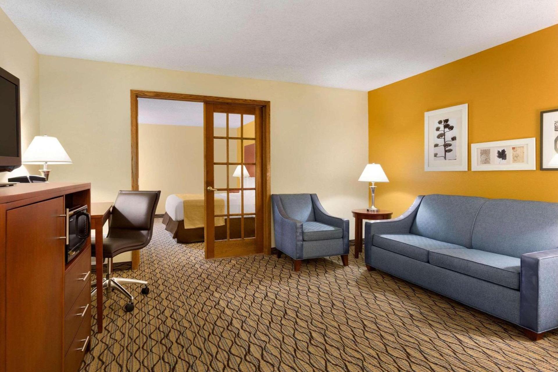Country Inn & Suites by Radisson, Mishawaka, IN photo 5