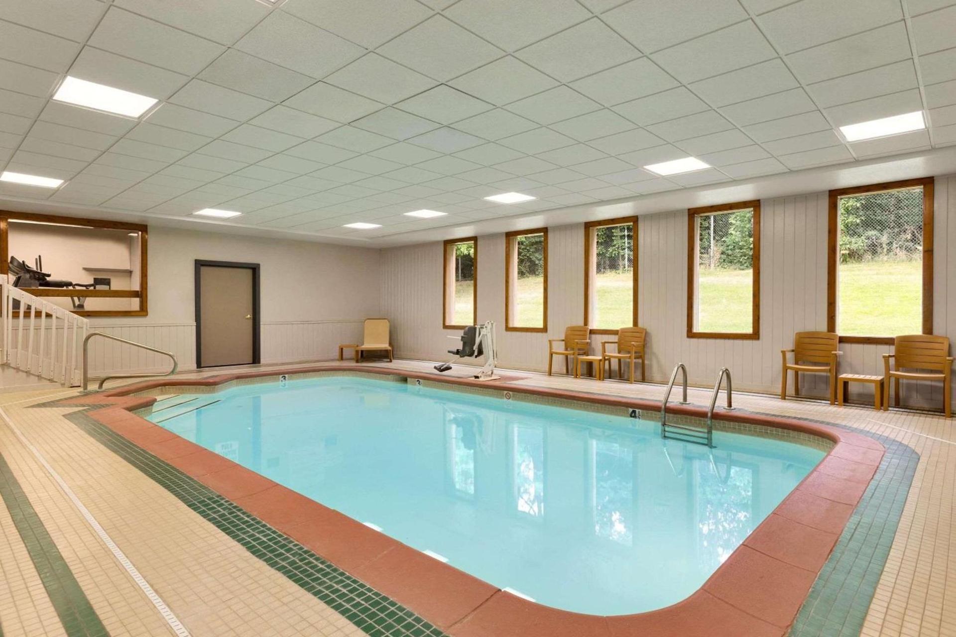 Country Inn & Suites by Radisson, Mishawaka, IN photo 14