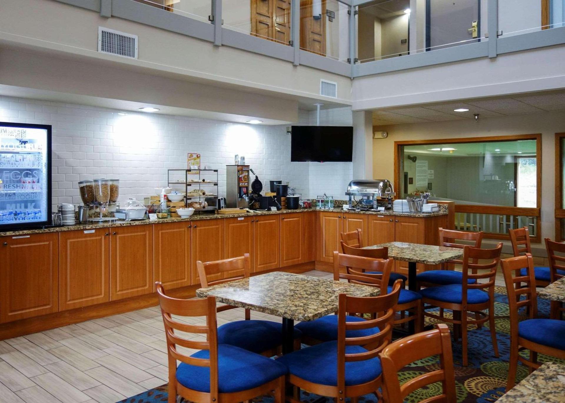 Country Inn & Suites by Radisson, Mishawaka, IN photo 18