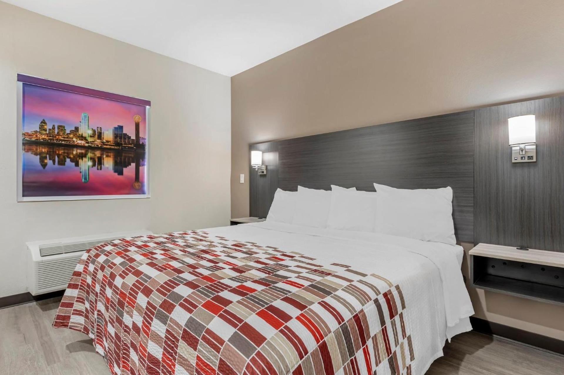 Red Roof Inn Hutchins photo 16