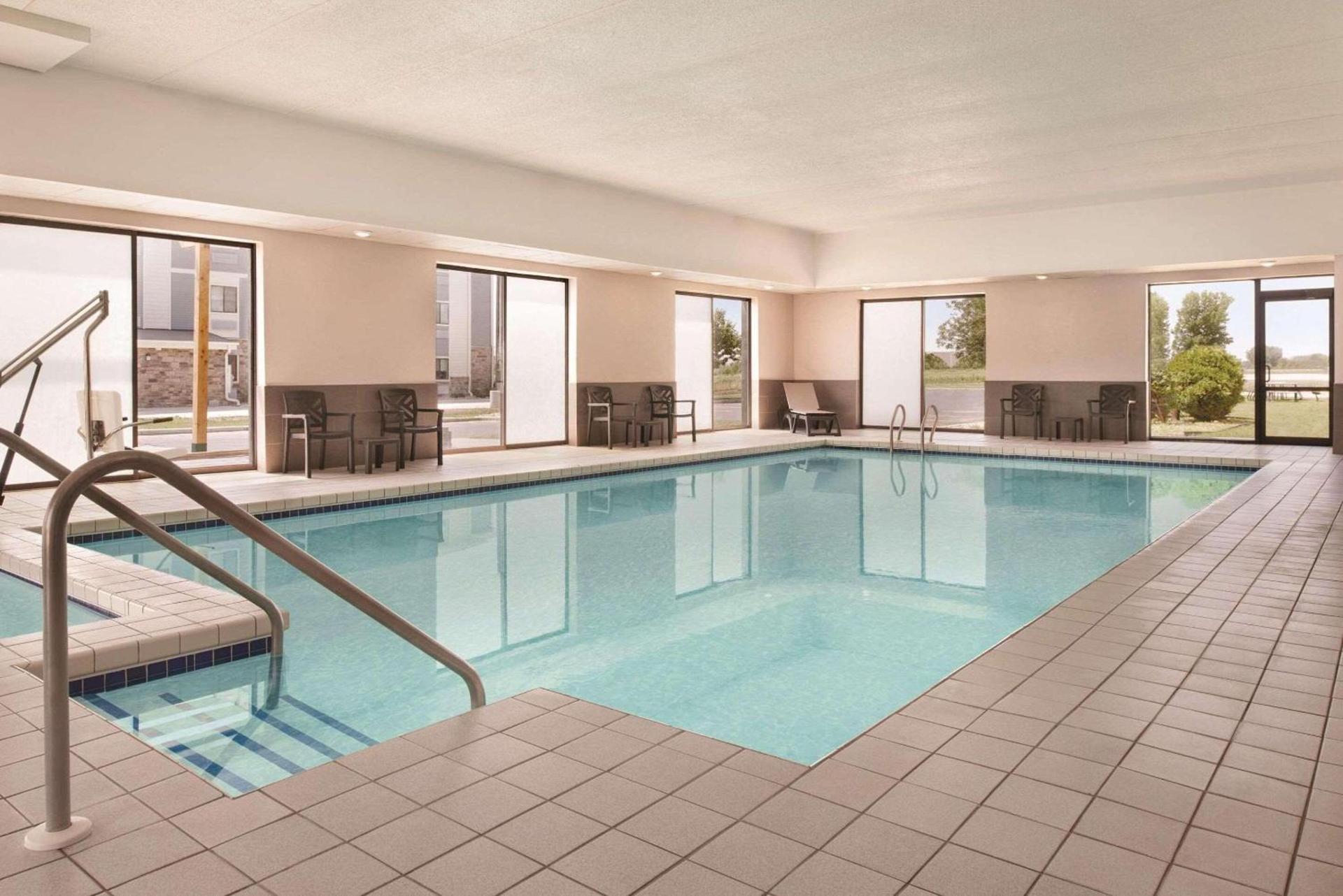 Country Inn & Suites by Radisson, Mt Pleasant-Racine West, WI photo 19
