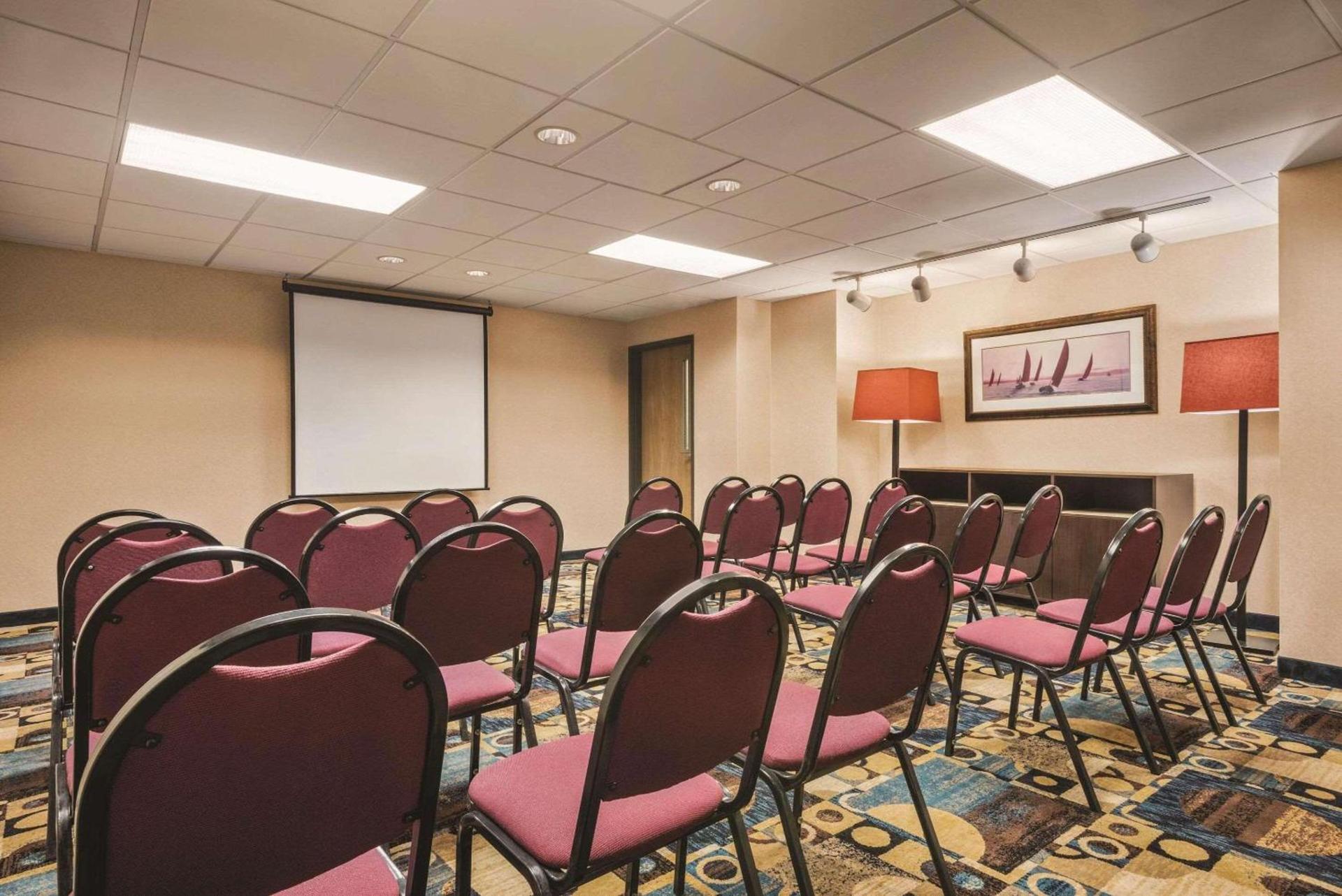 Country Inn & Suites by Radisson, Mt Pleasant-Racine West, WI photo 23