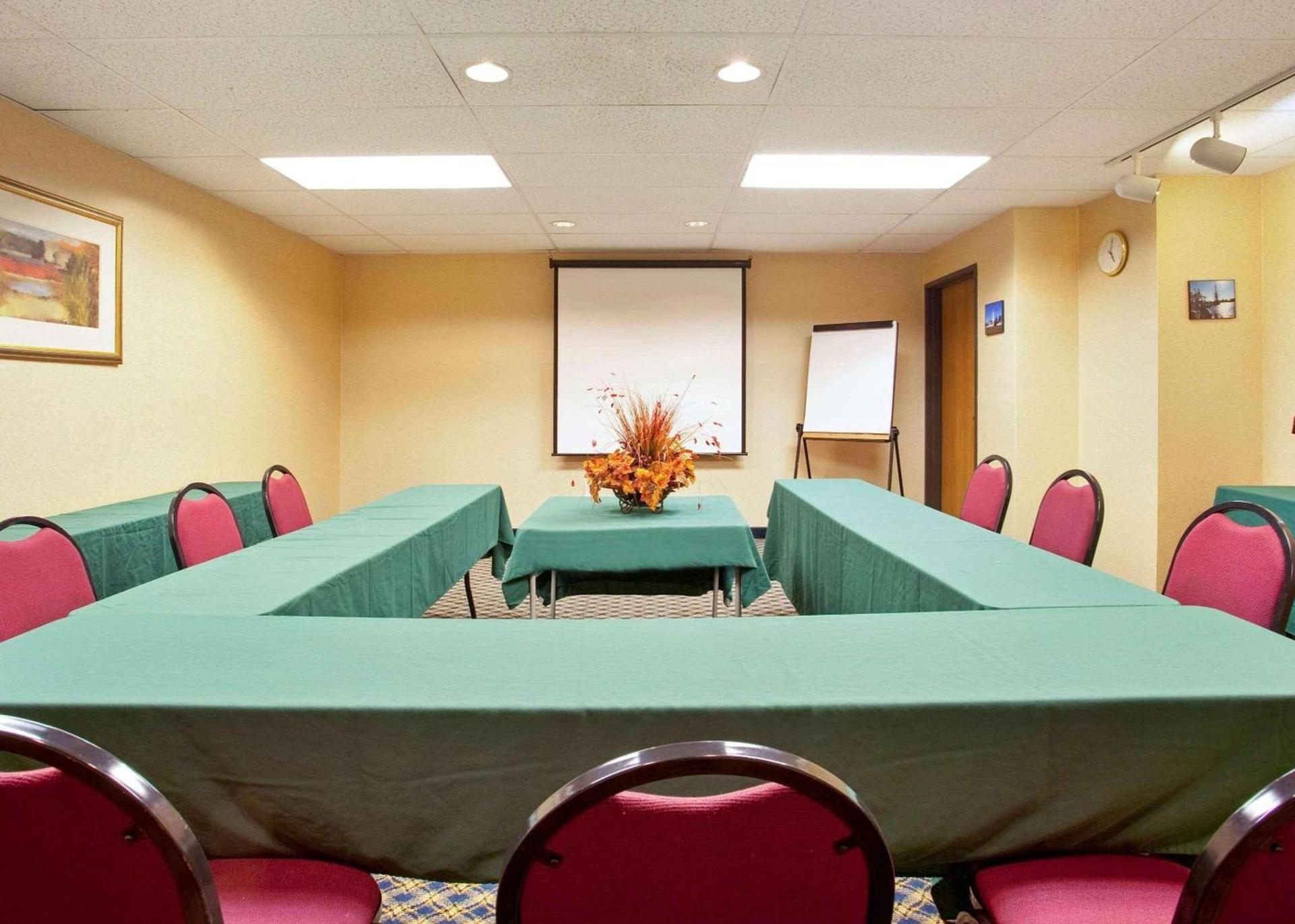 Country Inn & Suites by Radisson, Mt Pleasant-Racine West, WI photo 24