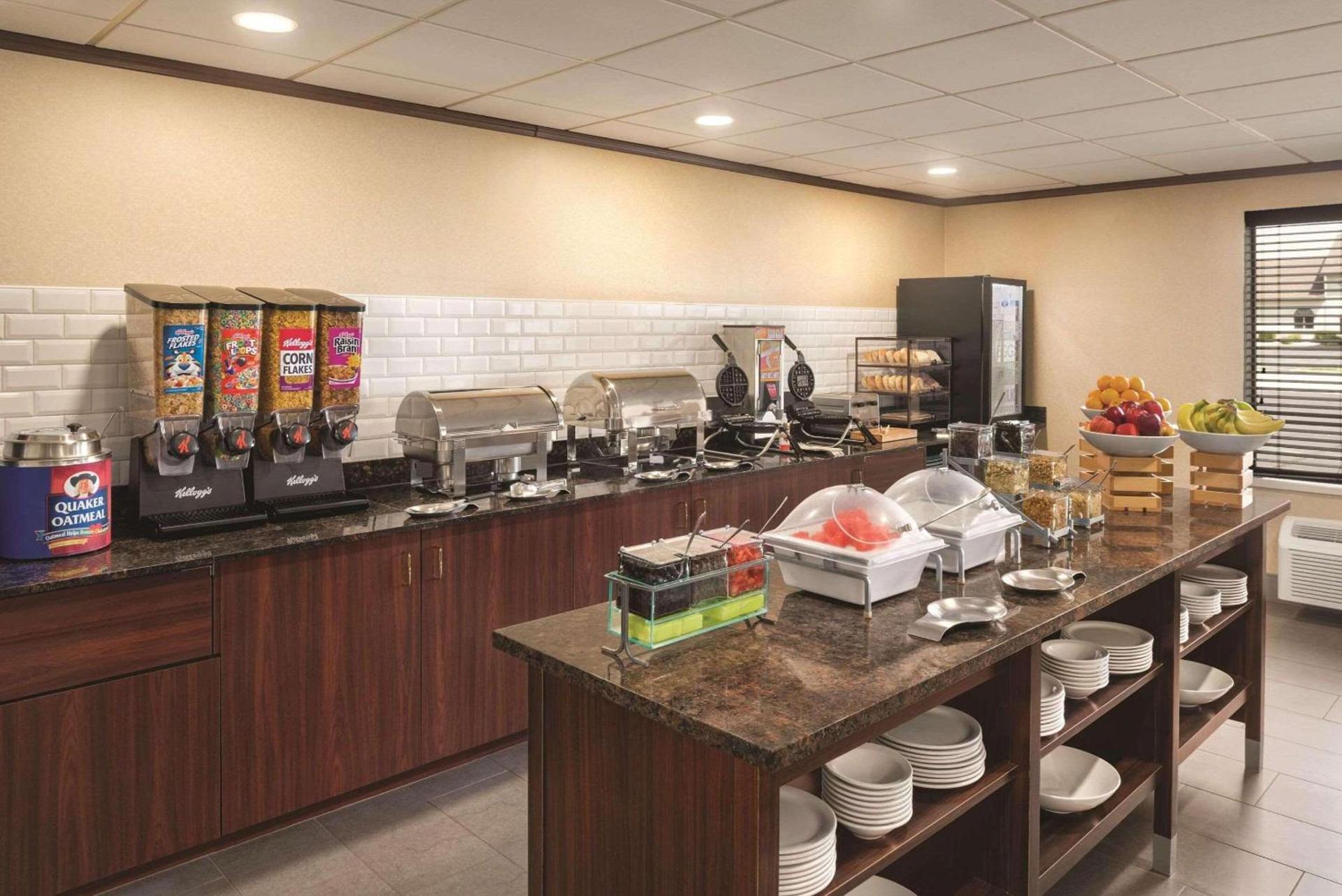 Country Inn & Suites by Radisson, Mt Pleasant-Racine West, WI photo 26