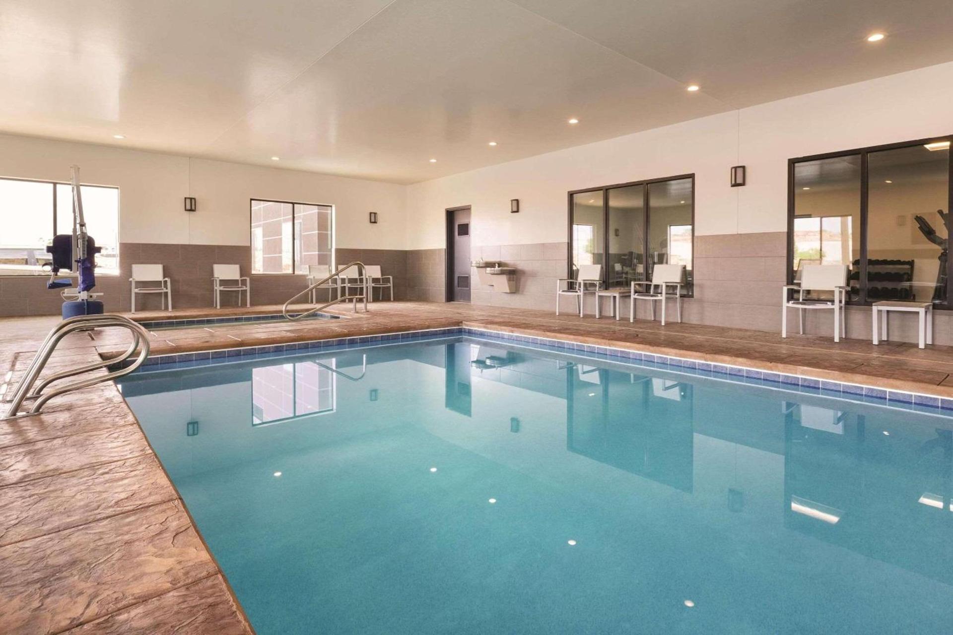 Country Inn & Suites by Radisson, Page, AZ photo 9