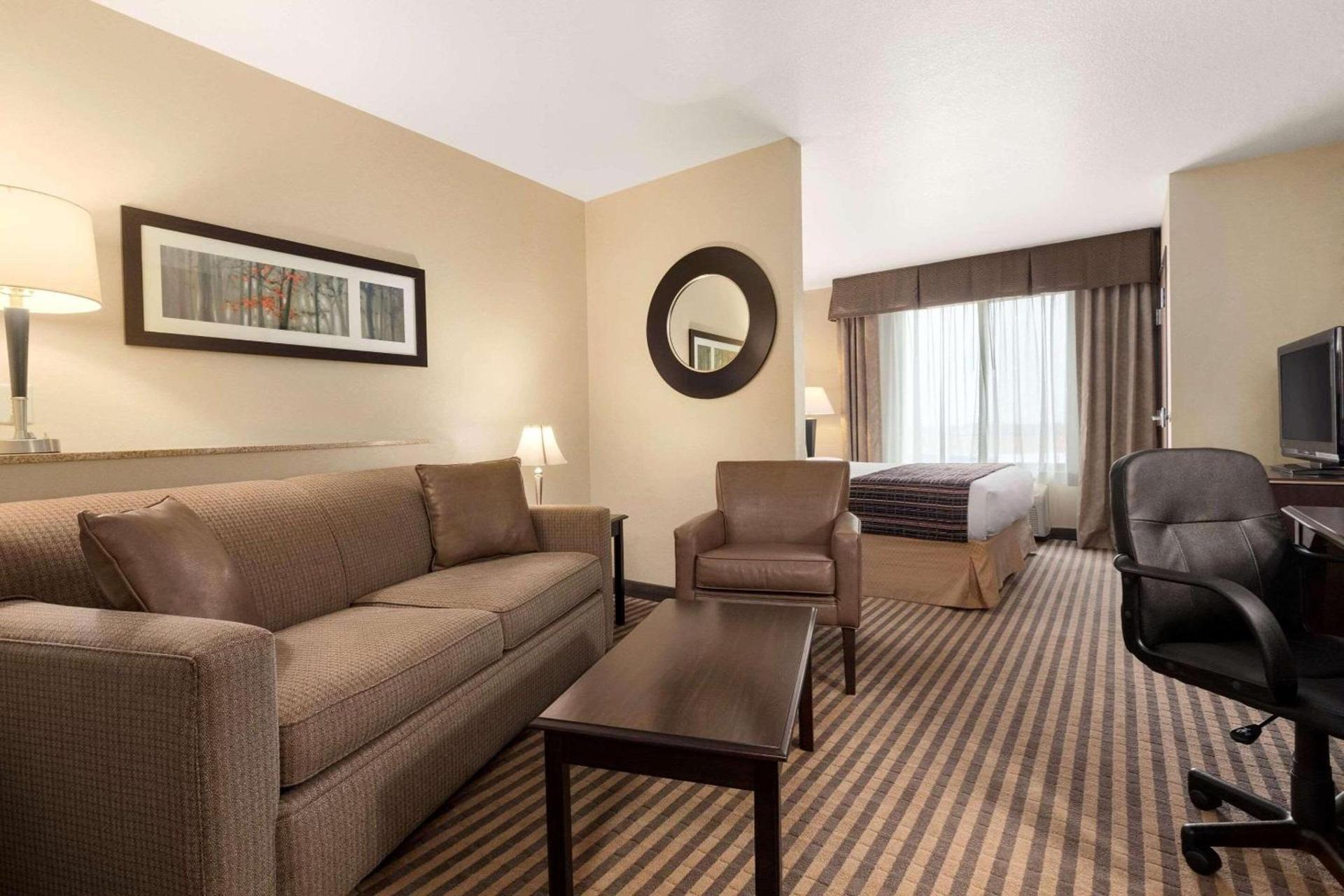 University Hotel Davis Area by IHG photo 4