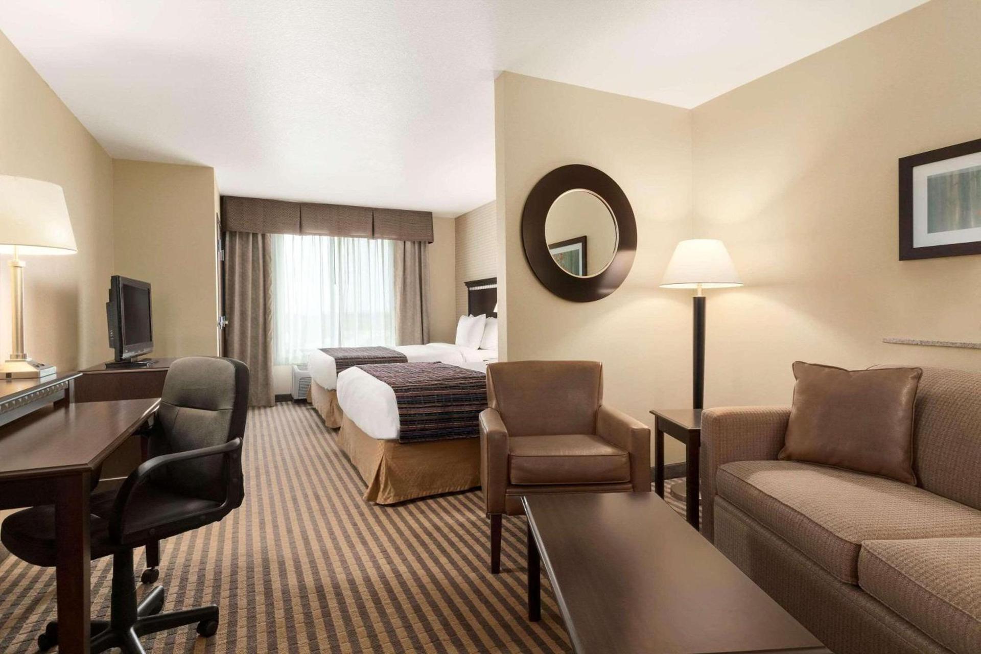 University Hotel Davis Area by IHG photo 5