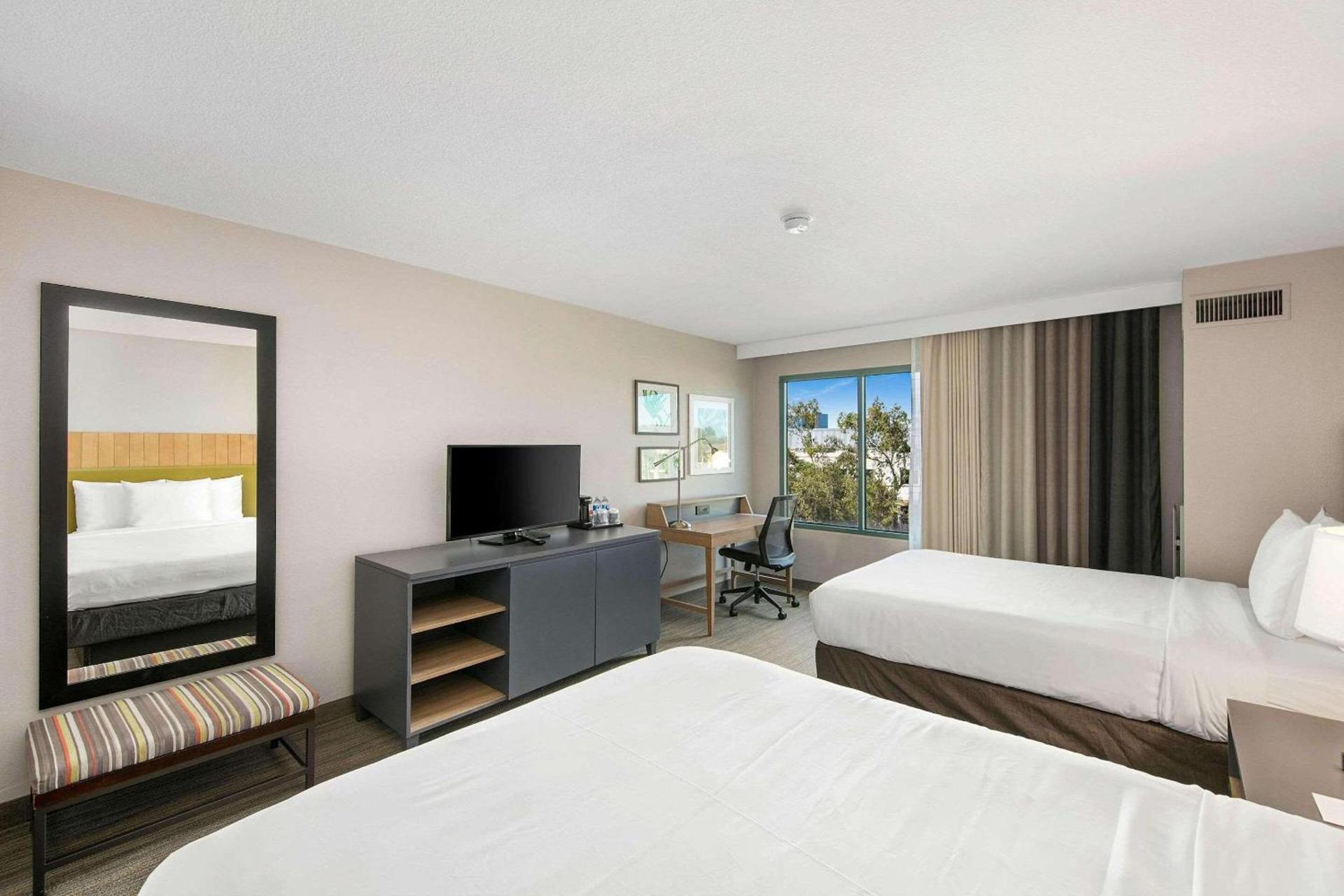 Country Inn & Suites by Radisson, San Diego North, CA photo 5