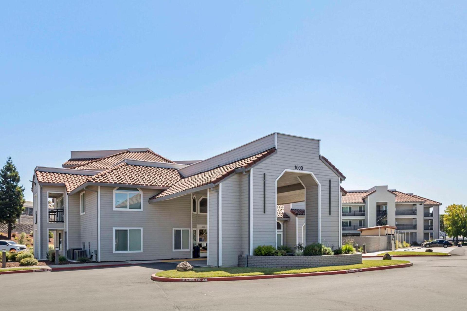 Country Inn & Suites by Radisson, Vallejo Napa Valley, CA photo 2