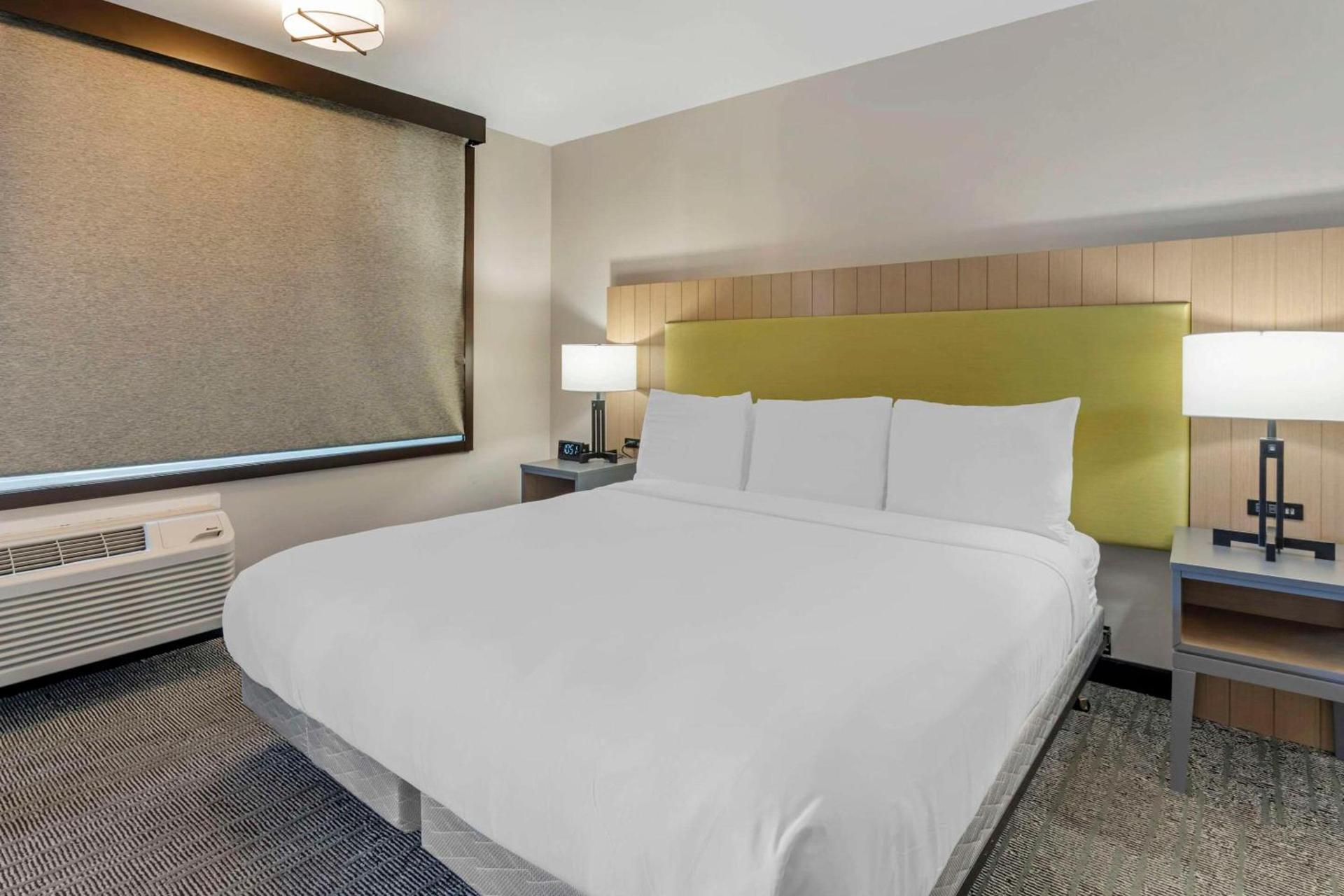 Country Inn & Suites by Radisson, Vallejo Napa Valley, CA photo 9