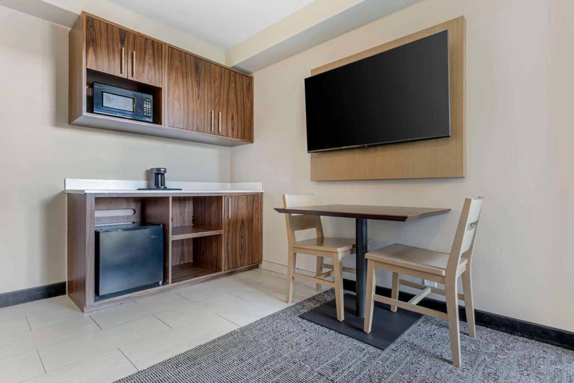 Country Inn & Suites by Radisson, Vallejo Napa Valley, CA photo 11