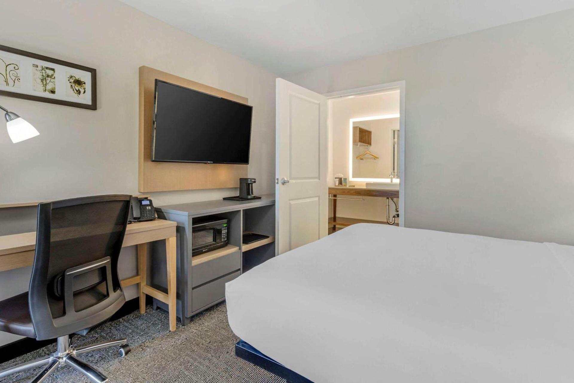 Country Inn & Suites by Radisson, Vallejo Napa Valley, CA photo 16
